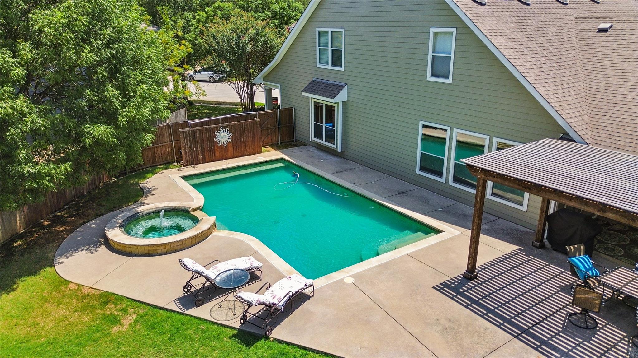 main property photo 32
