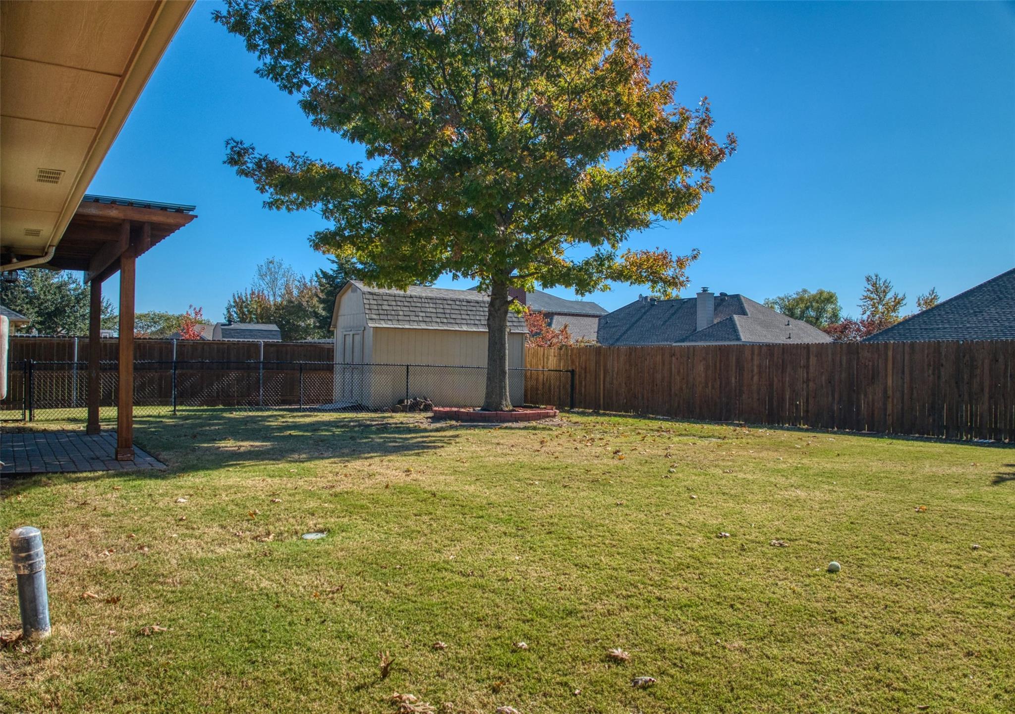 main property photo 28