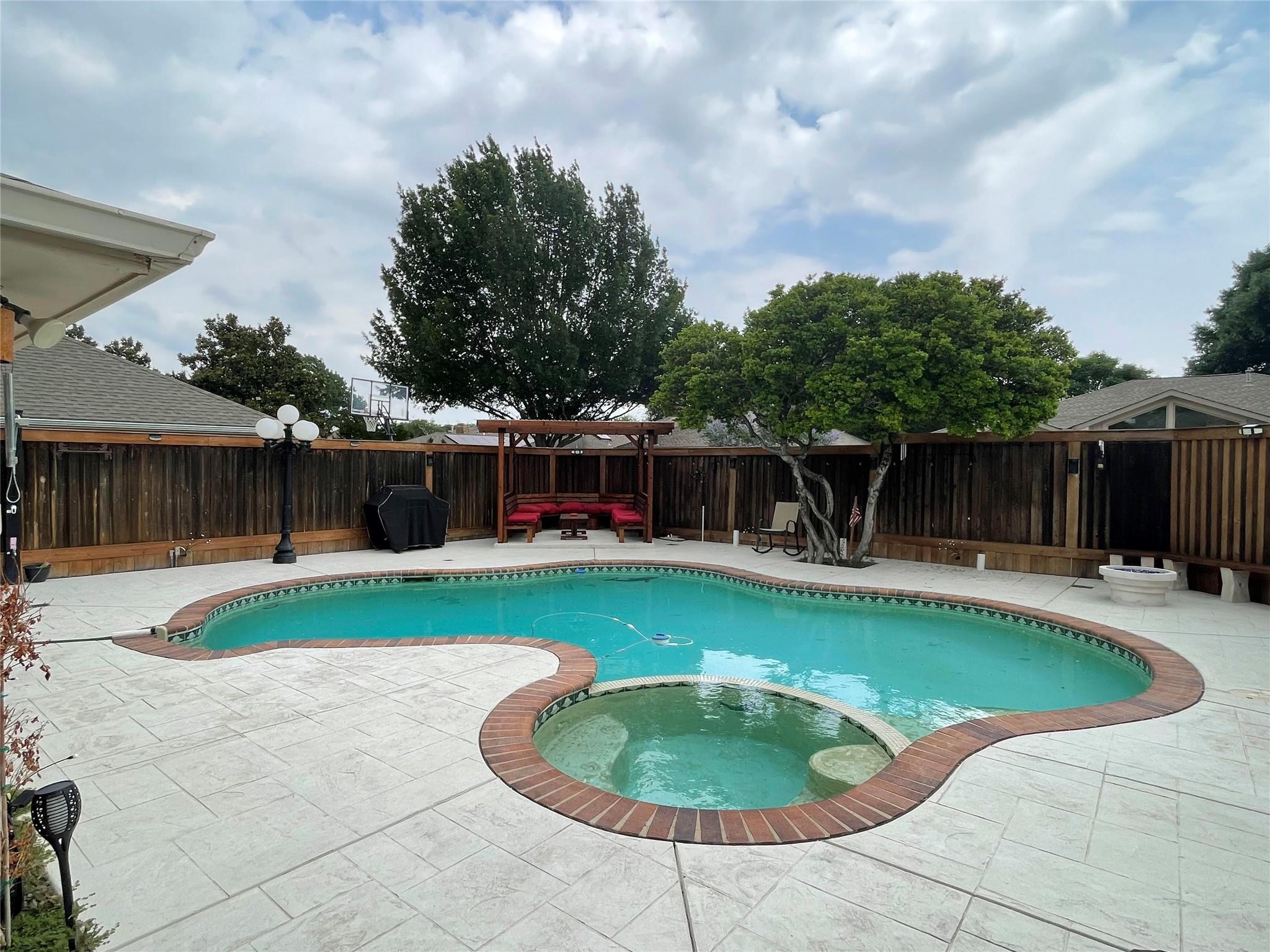 main property photo 27