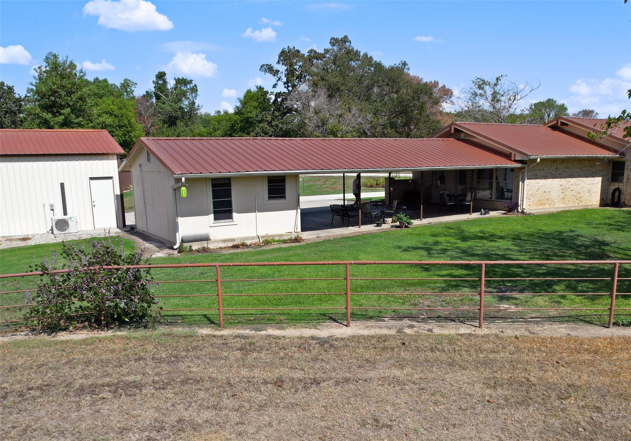 main property photo 6