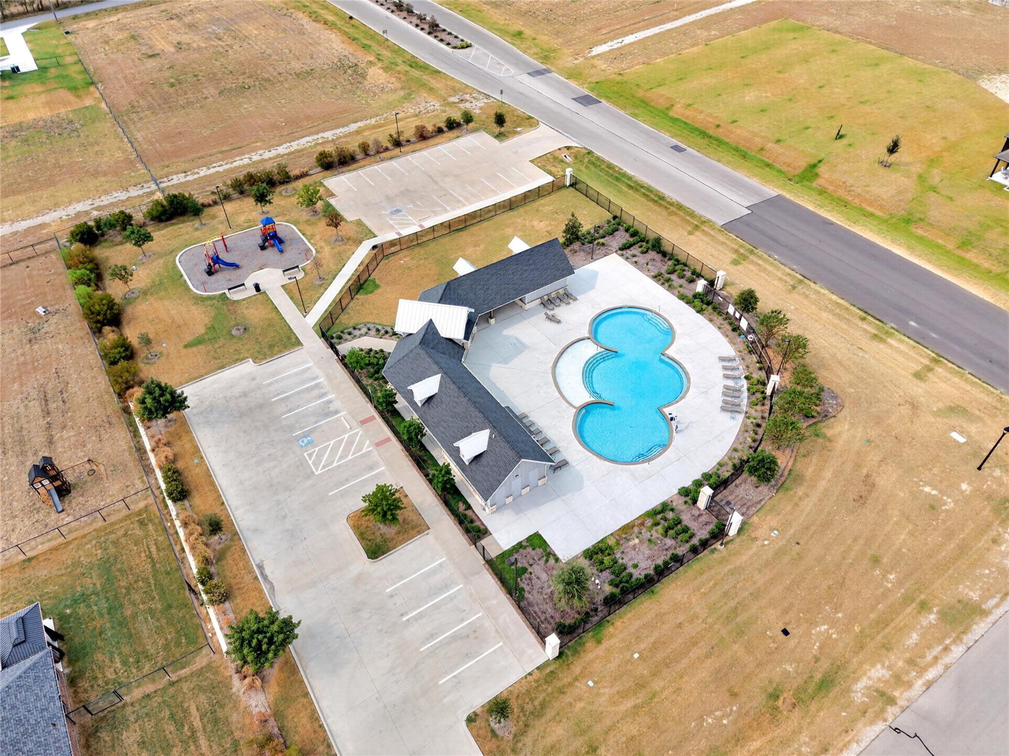 main property photo 32