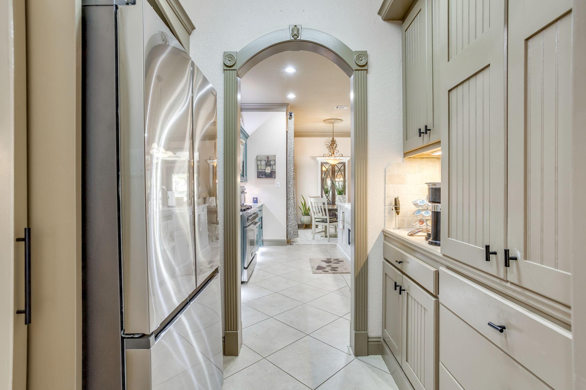 main property photo 30
