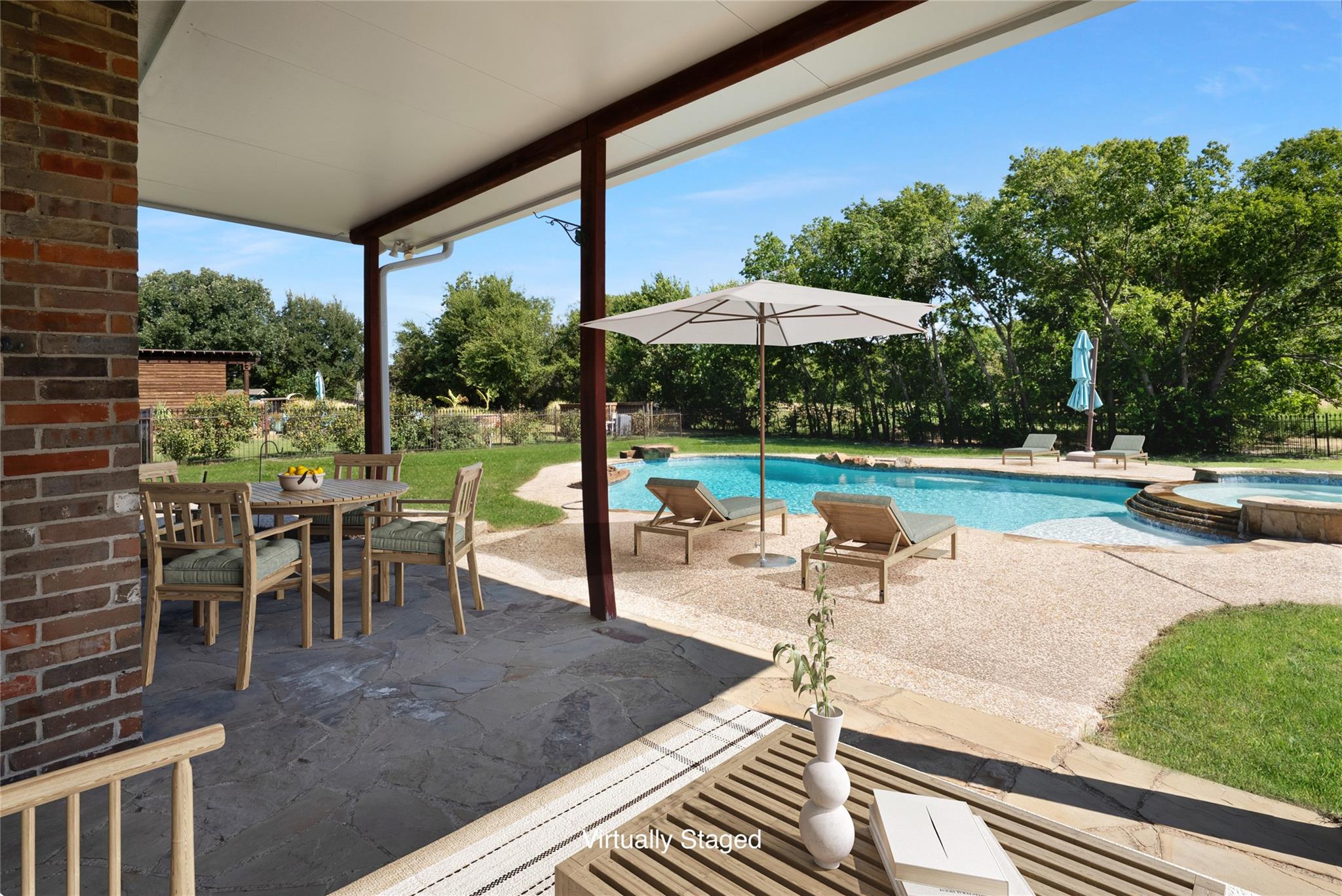 main property photo 24