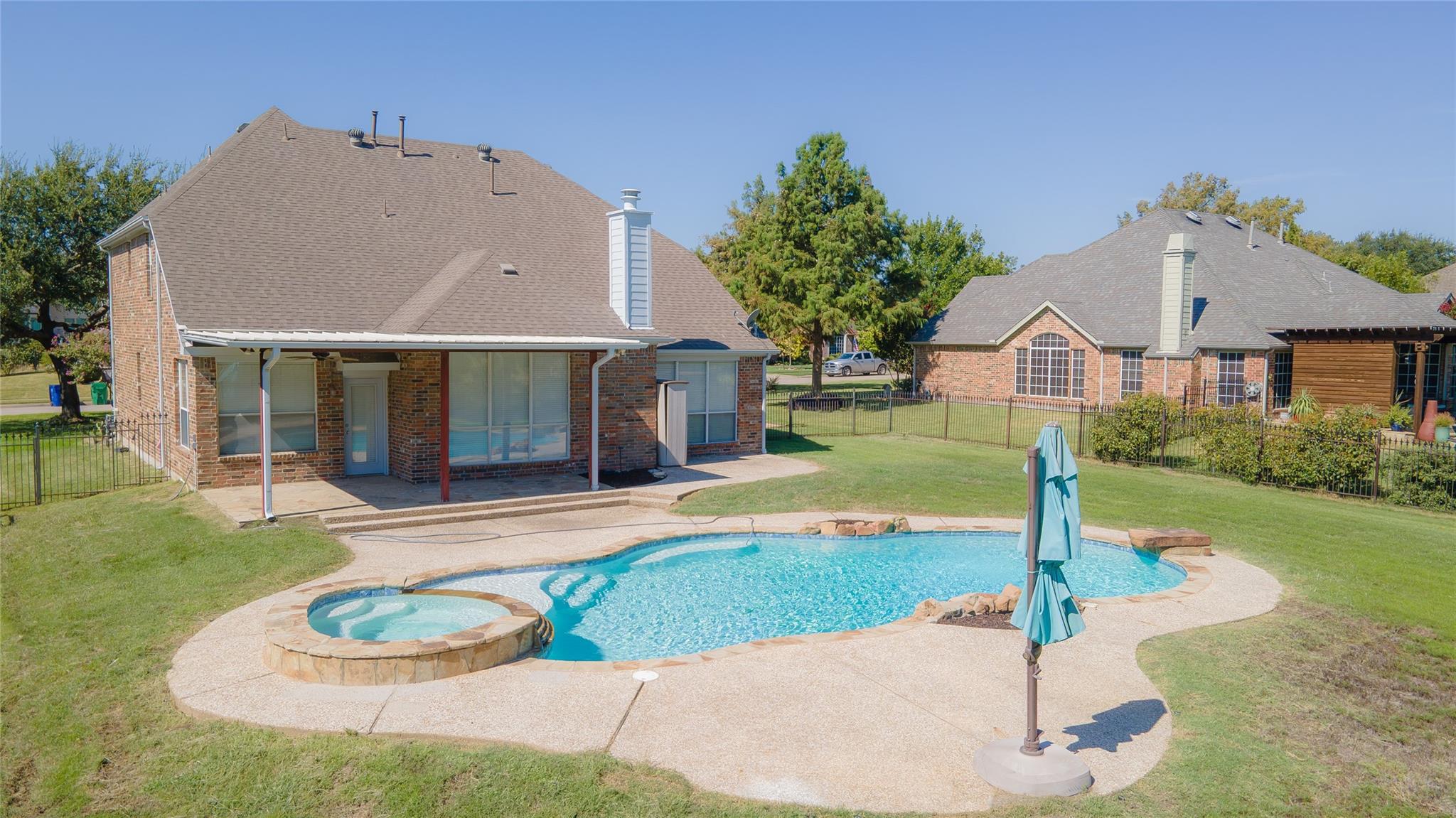 main property photo 28