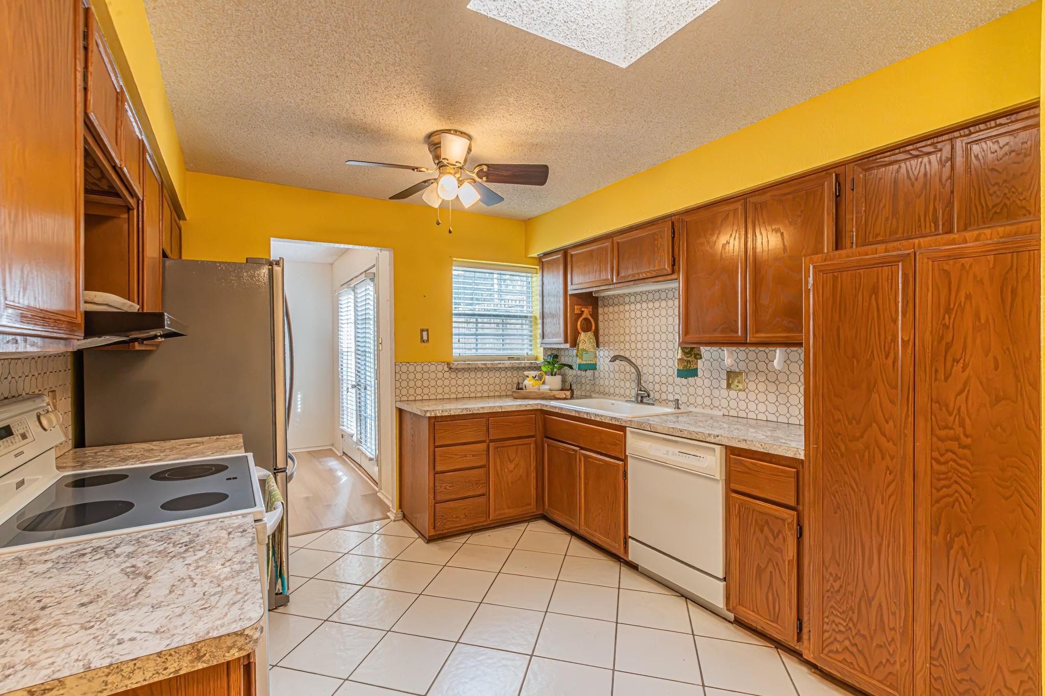 main property photo 14