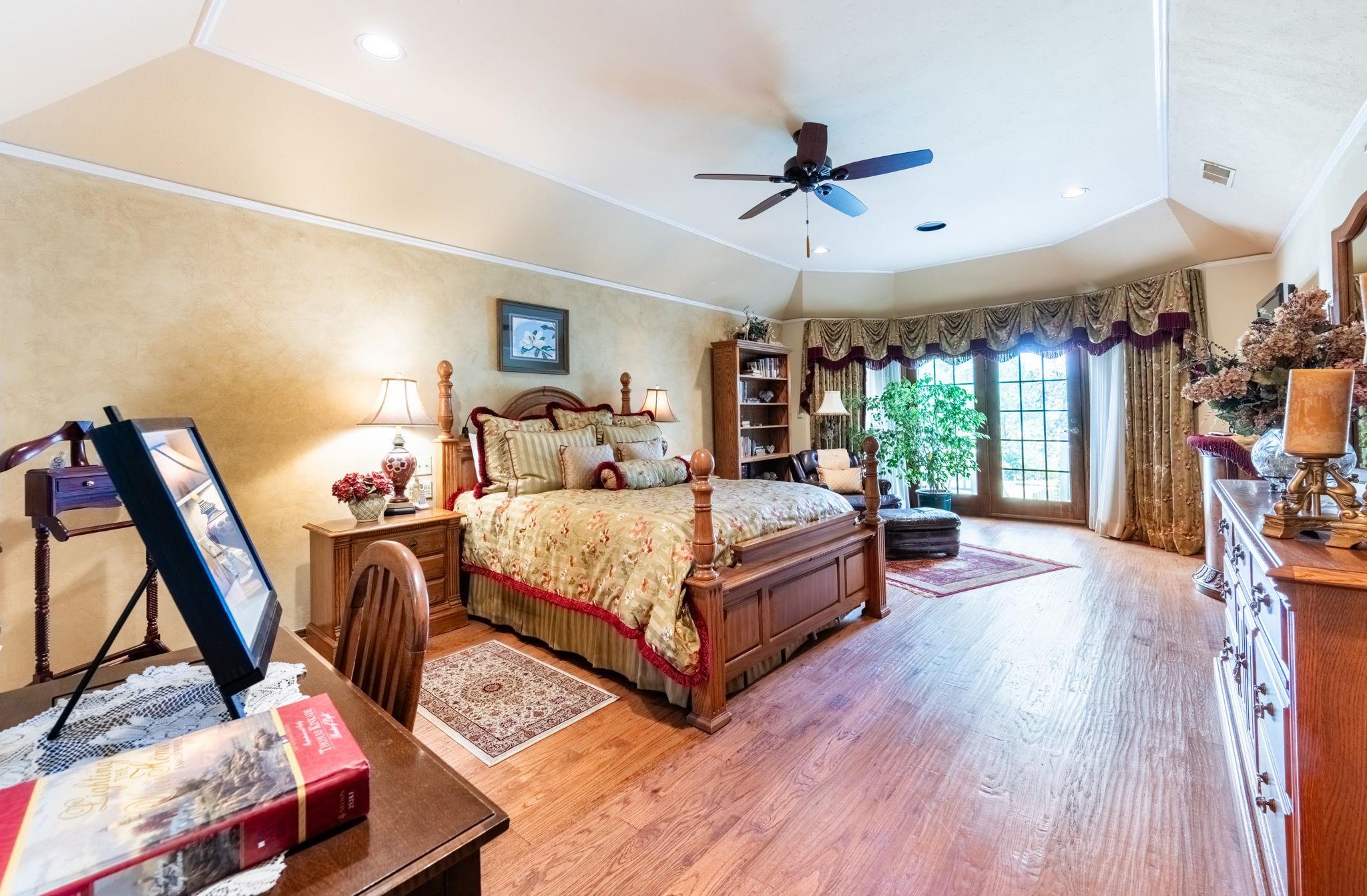 main property photo 16