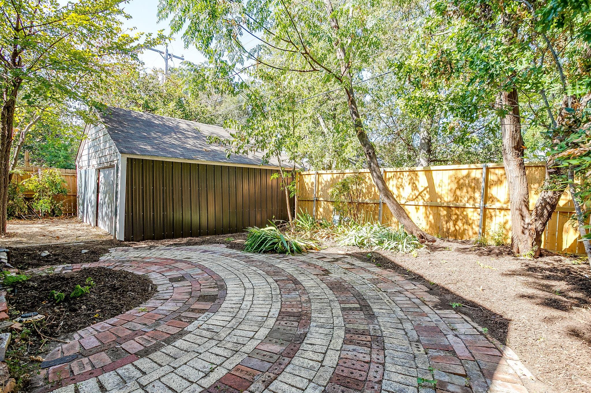 main property photo 17