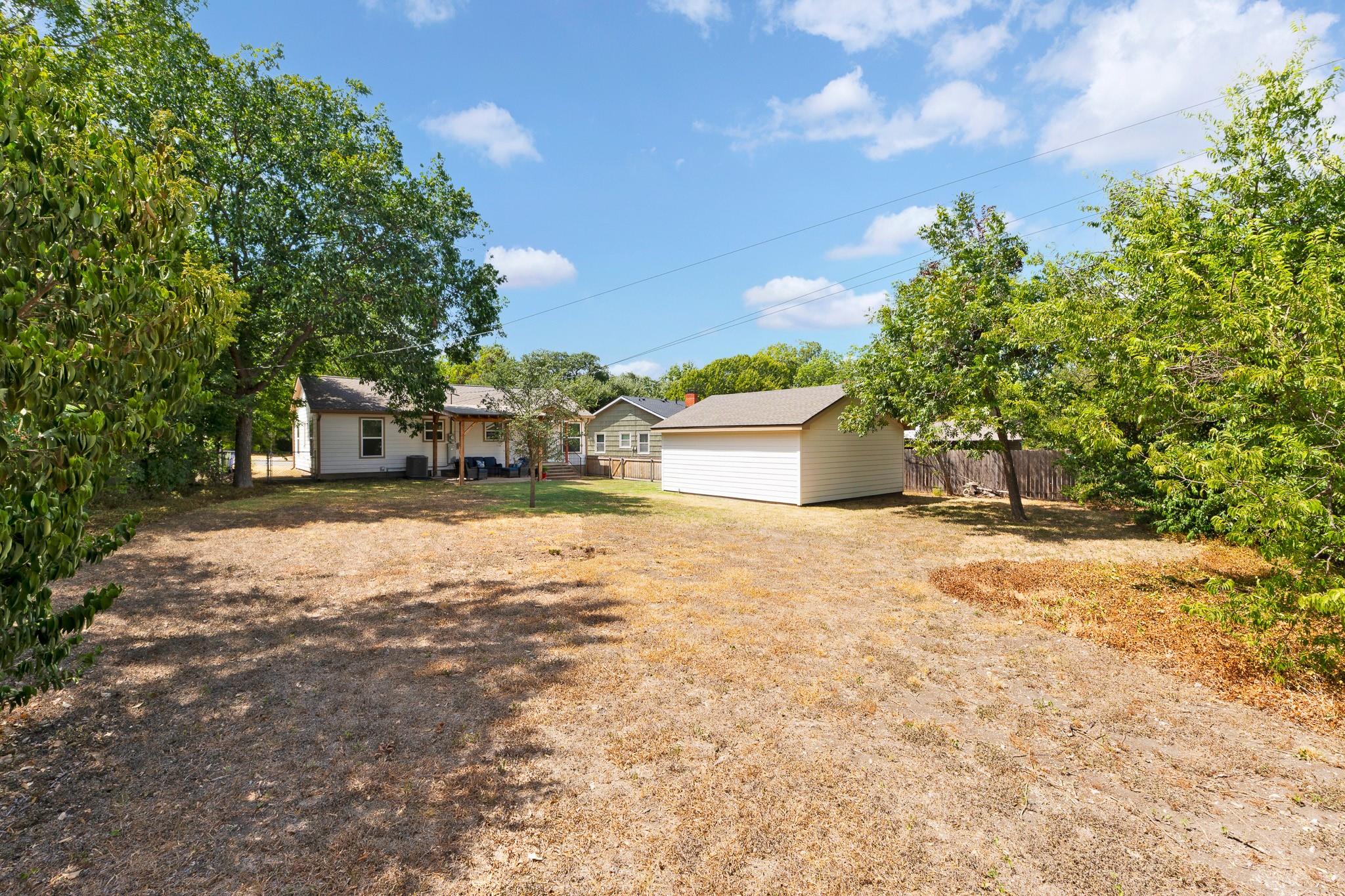 main property photo 28
