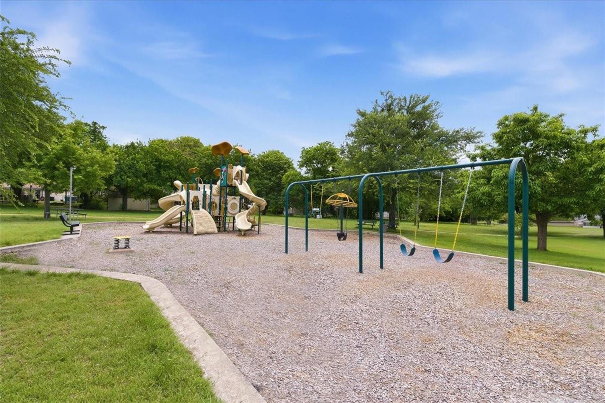 main property photo 39