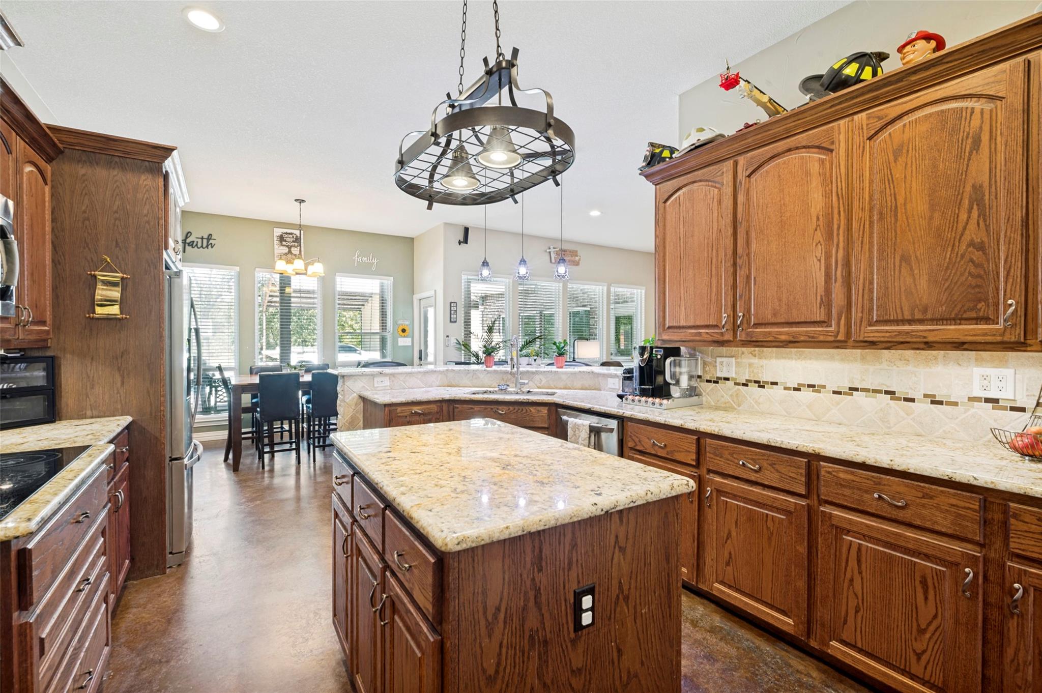 main property photo 14