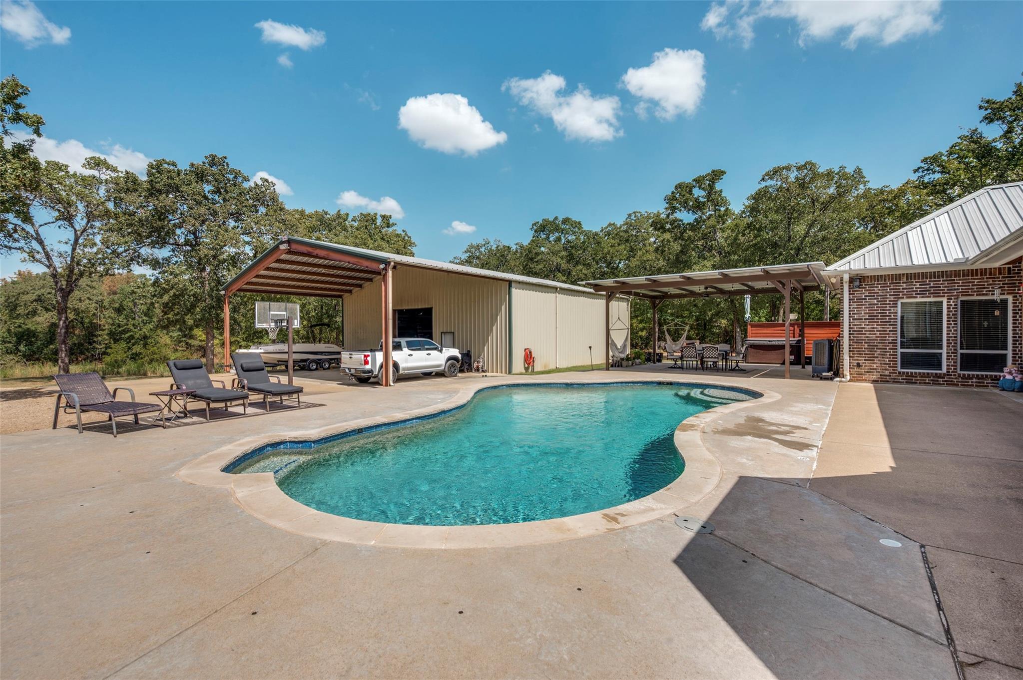 main property photo 7