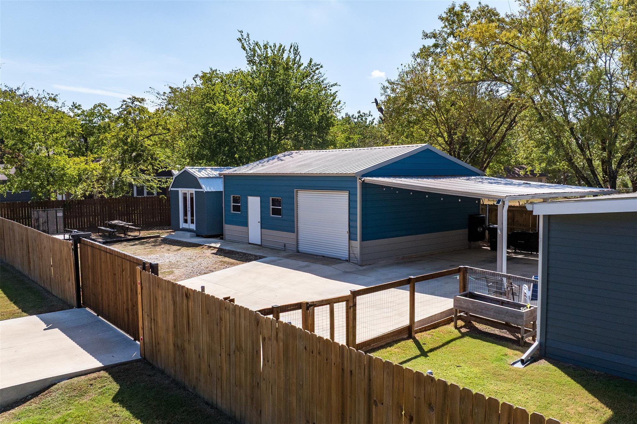 main property photo 37