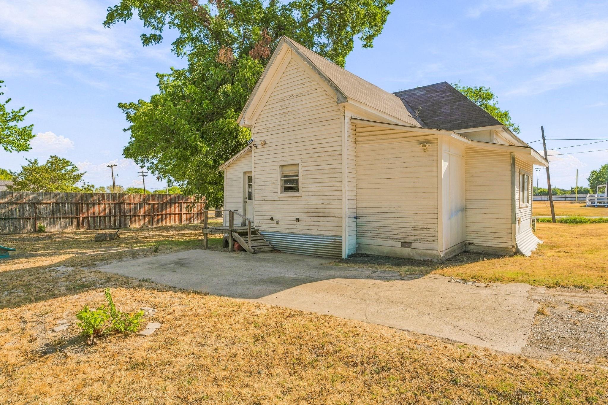 main property photo 5