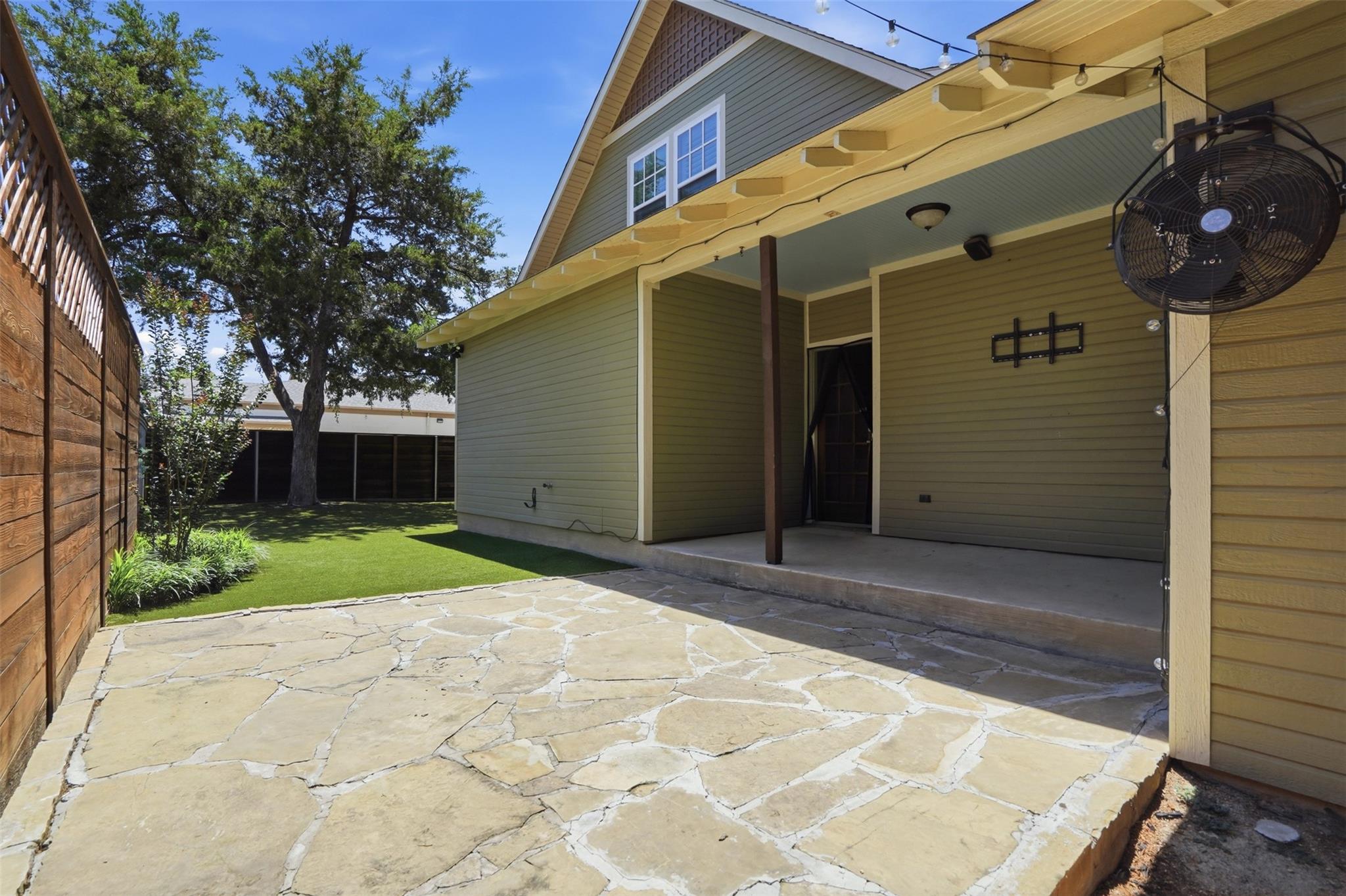 main property photo 30