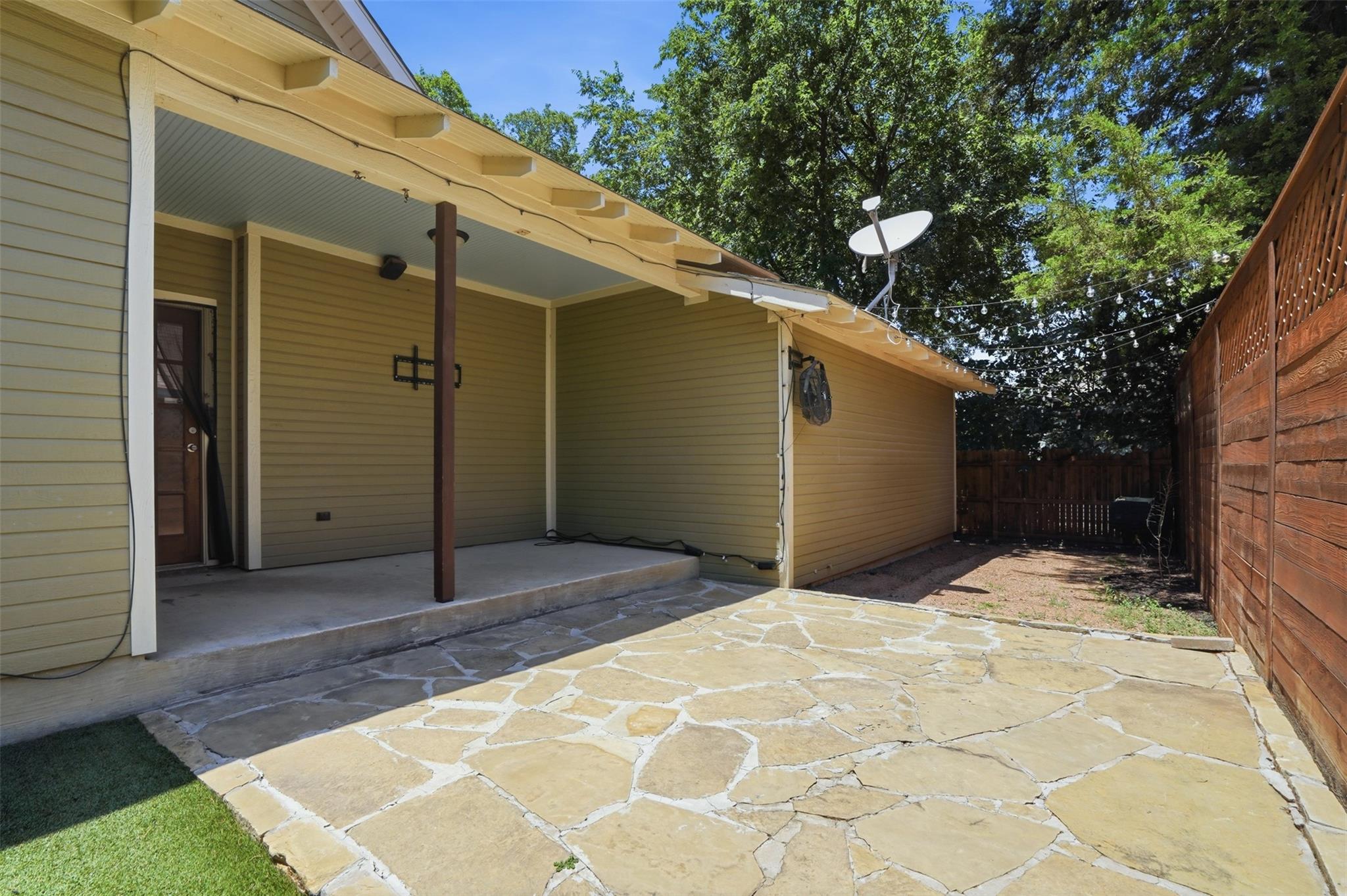 main property photo 31