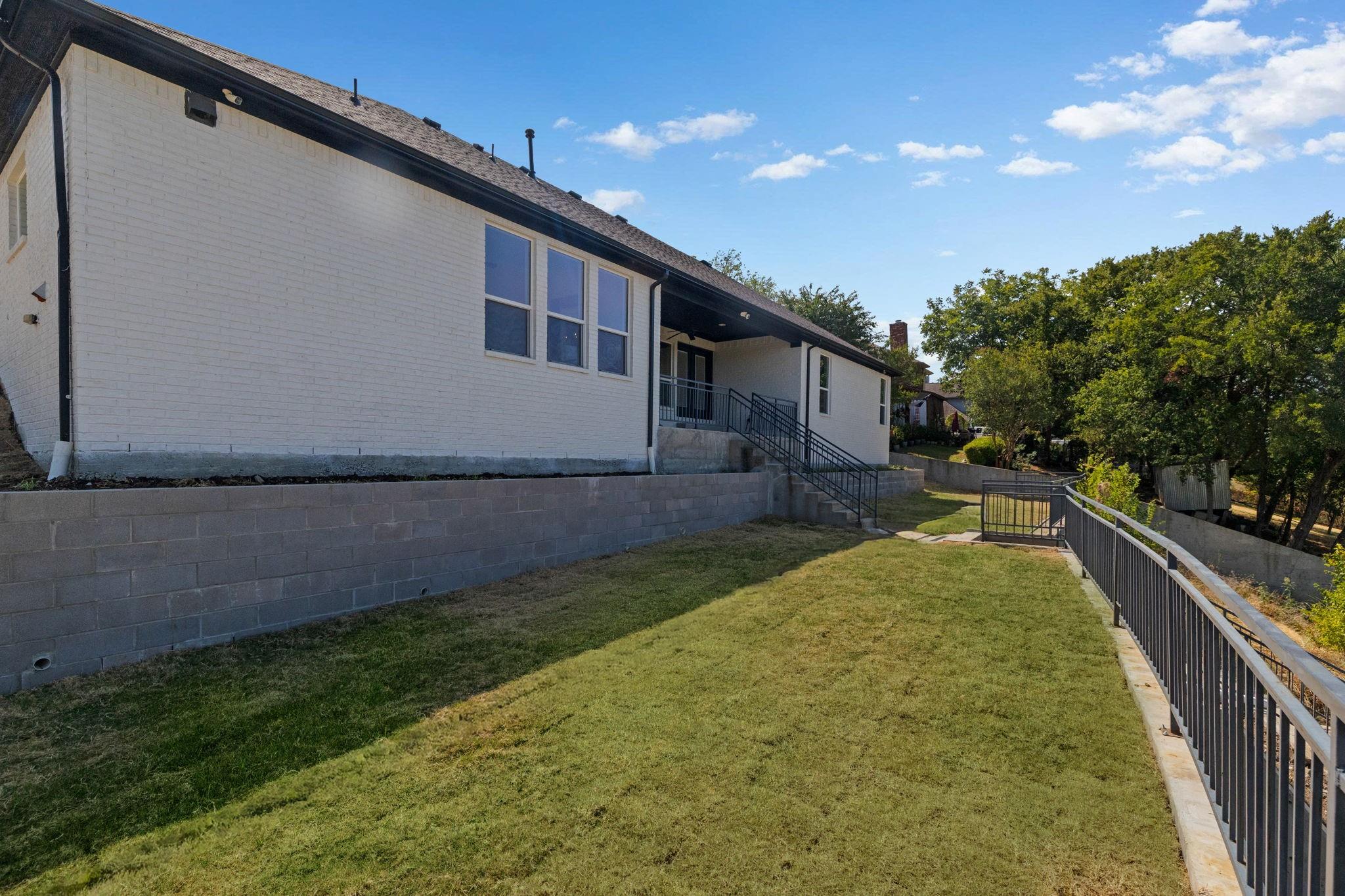 main property photo 27