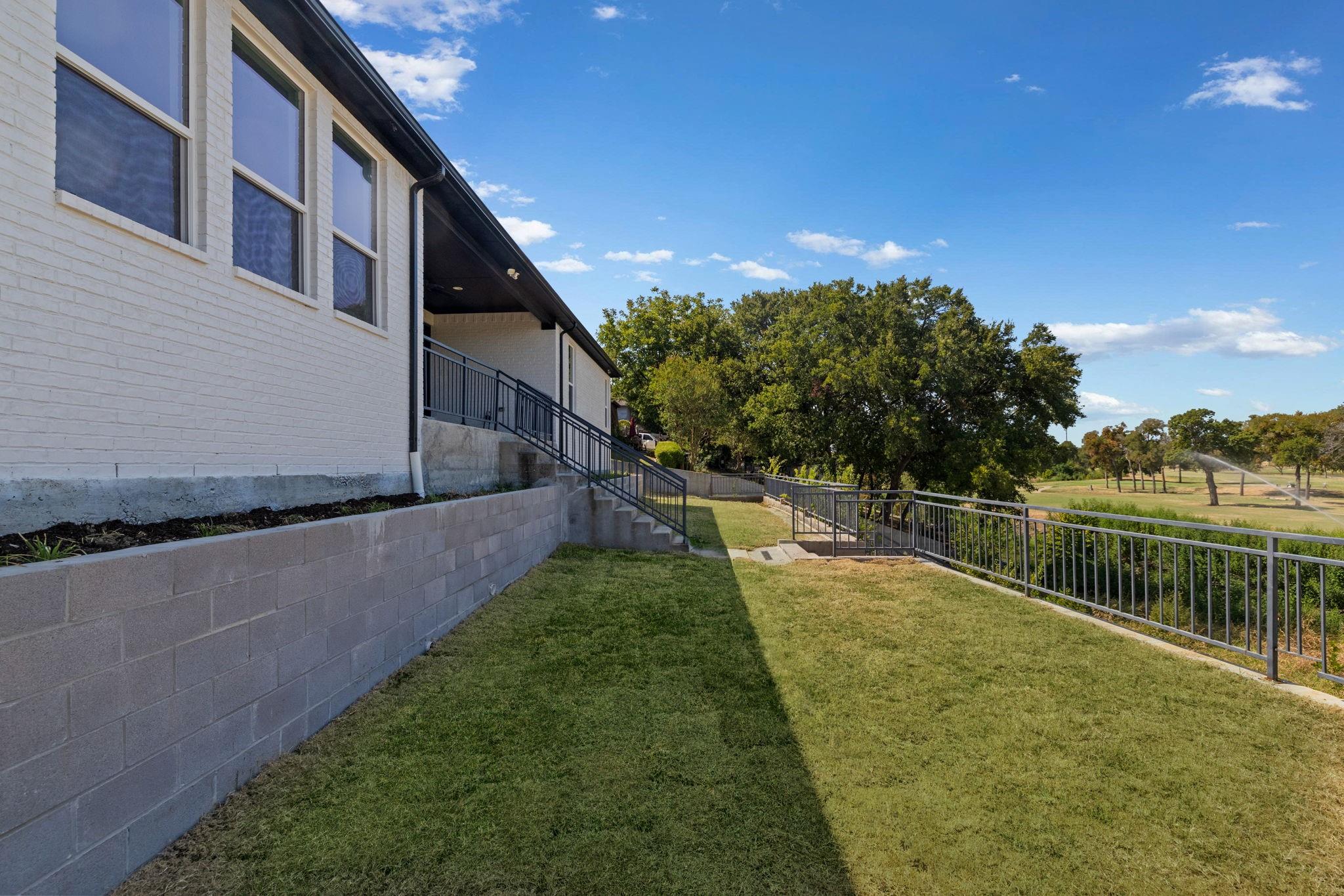 main property photo 28