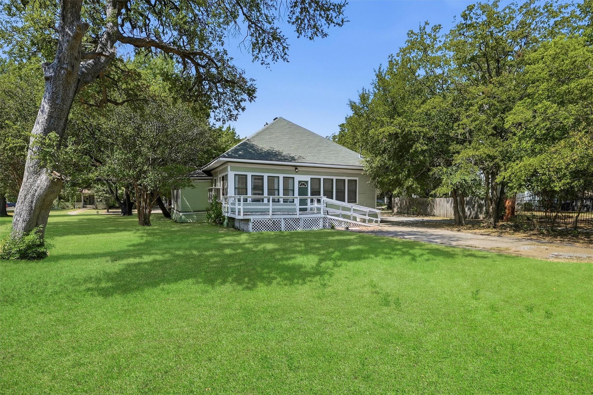 main property photo 39