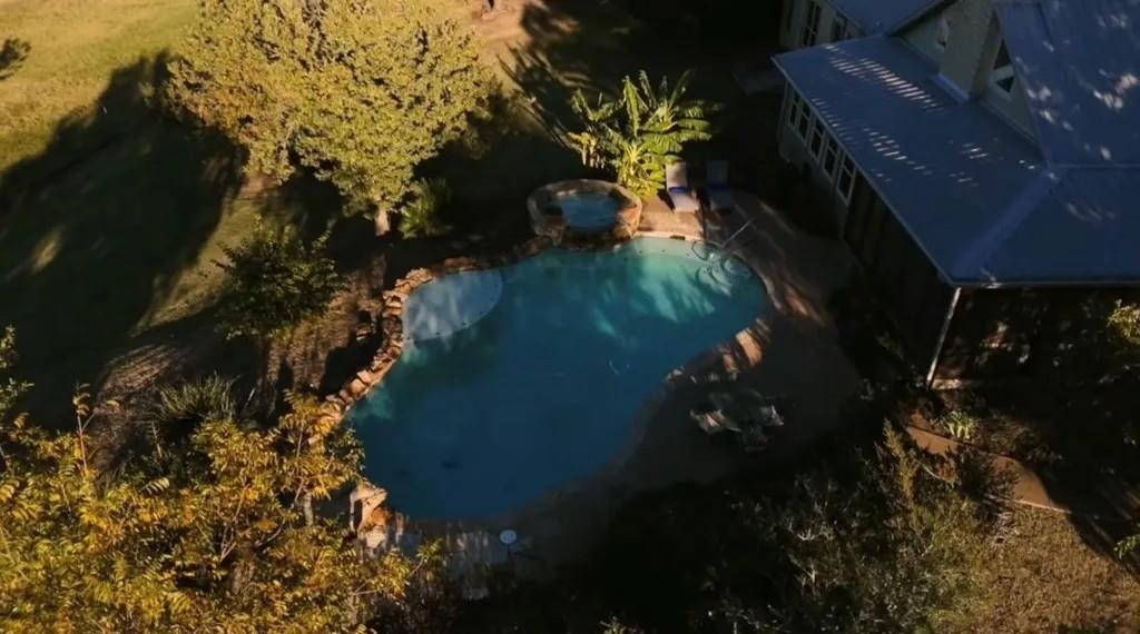 main property photo 18