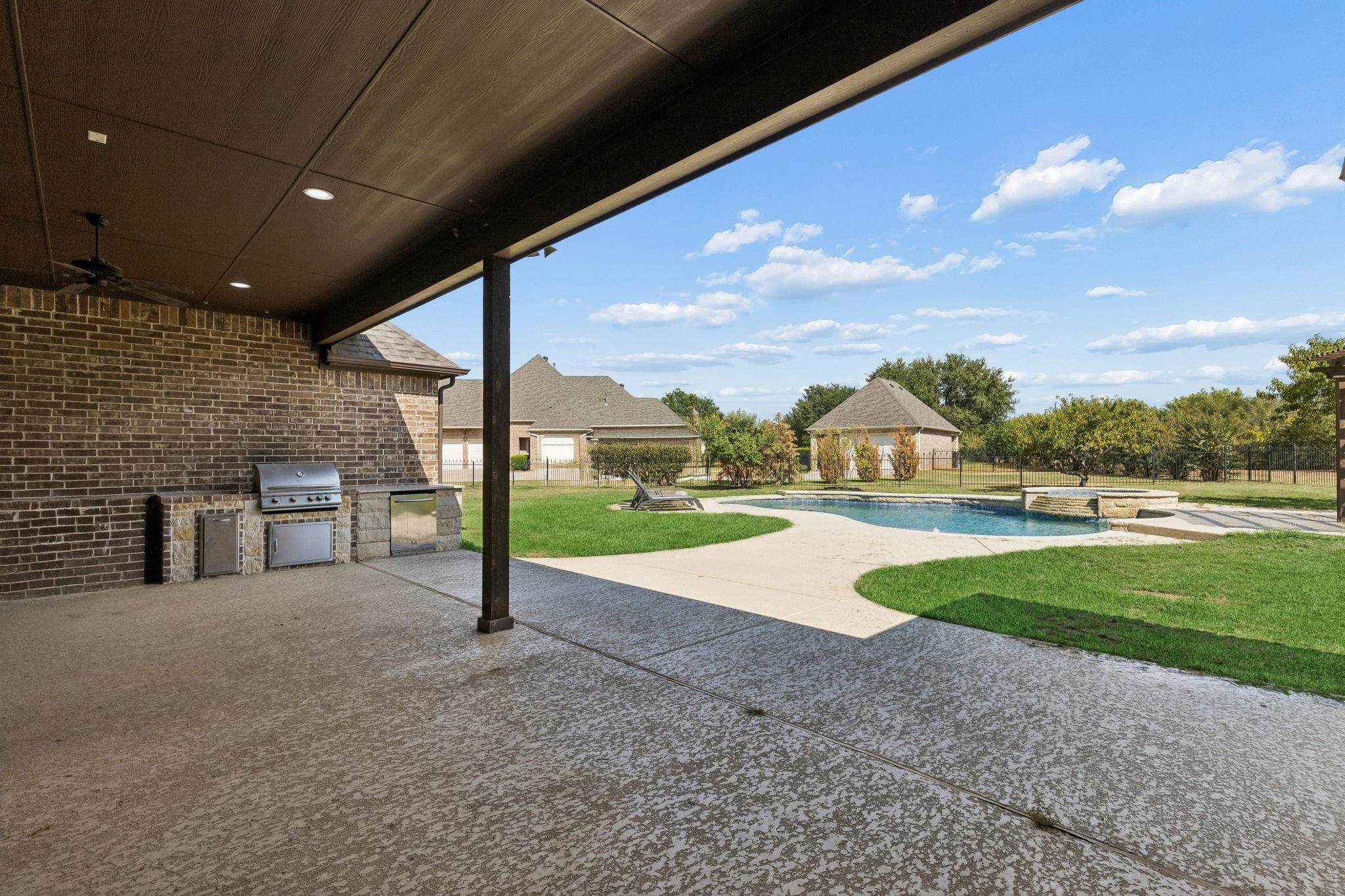 main property photo 11