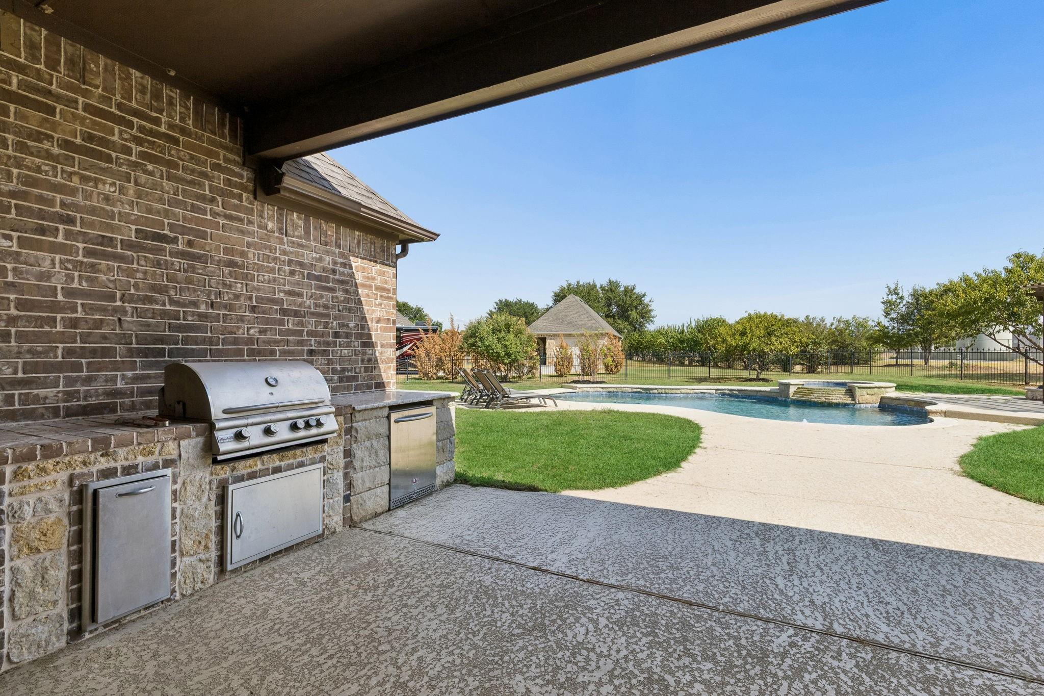 main property photo 12