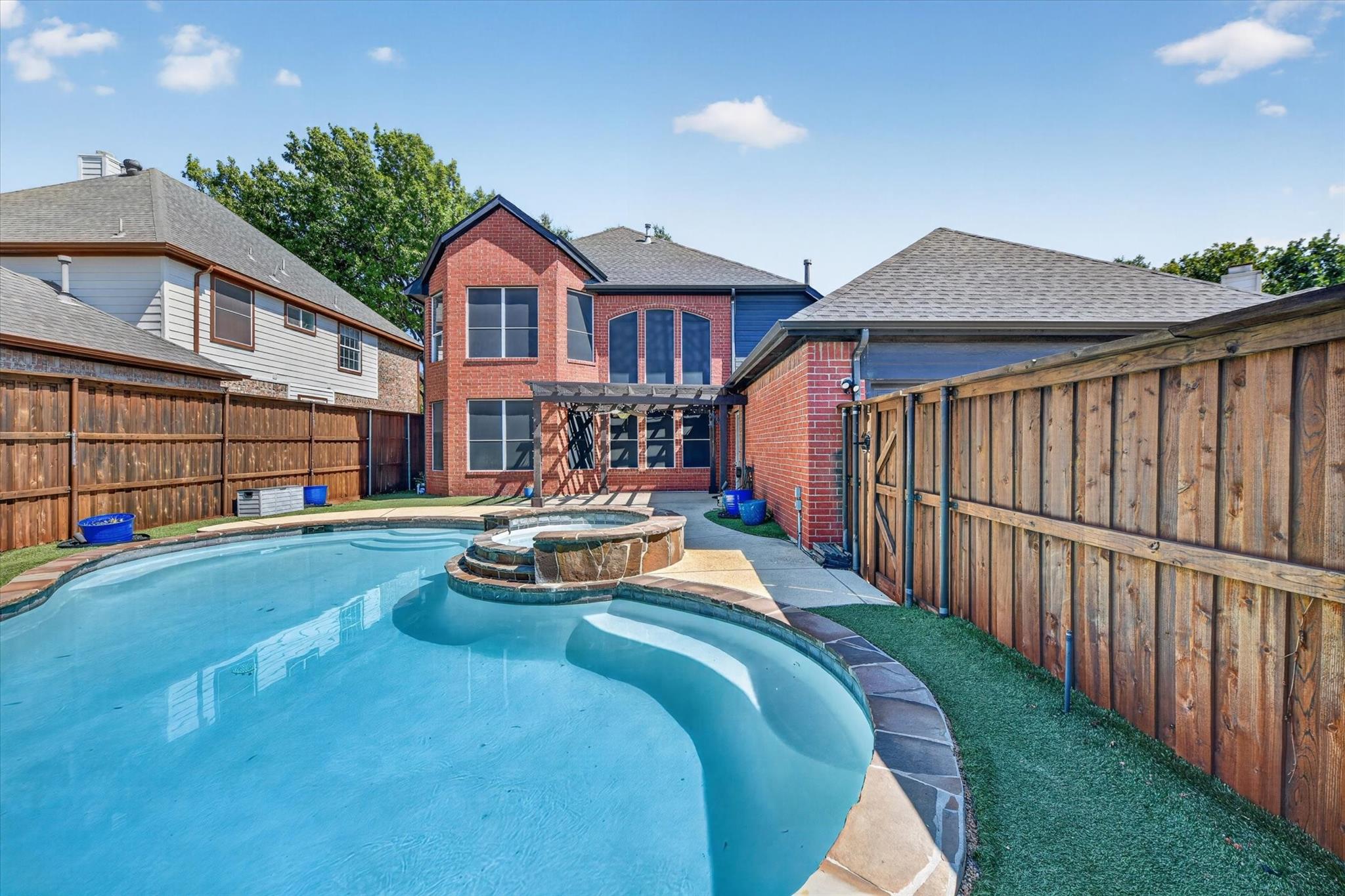 main property photo 37