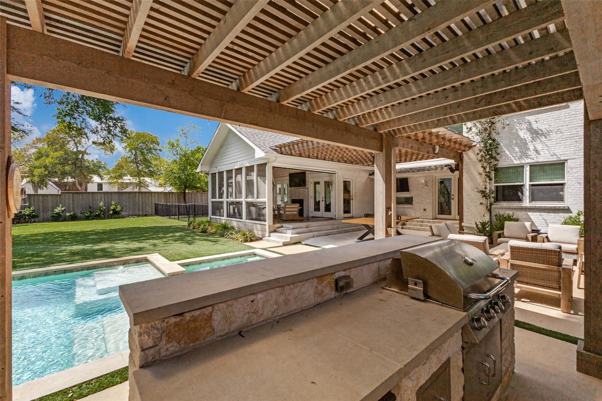 main property photo 34