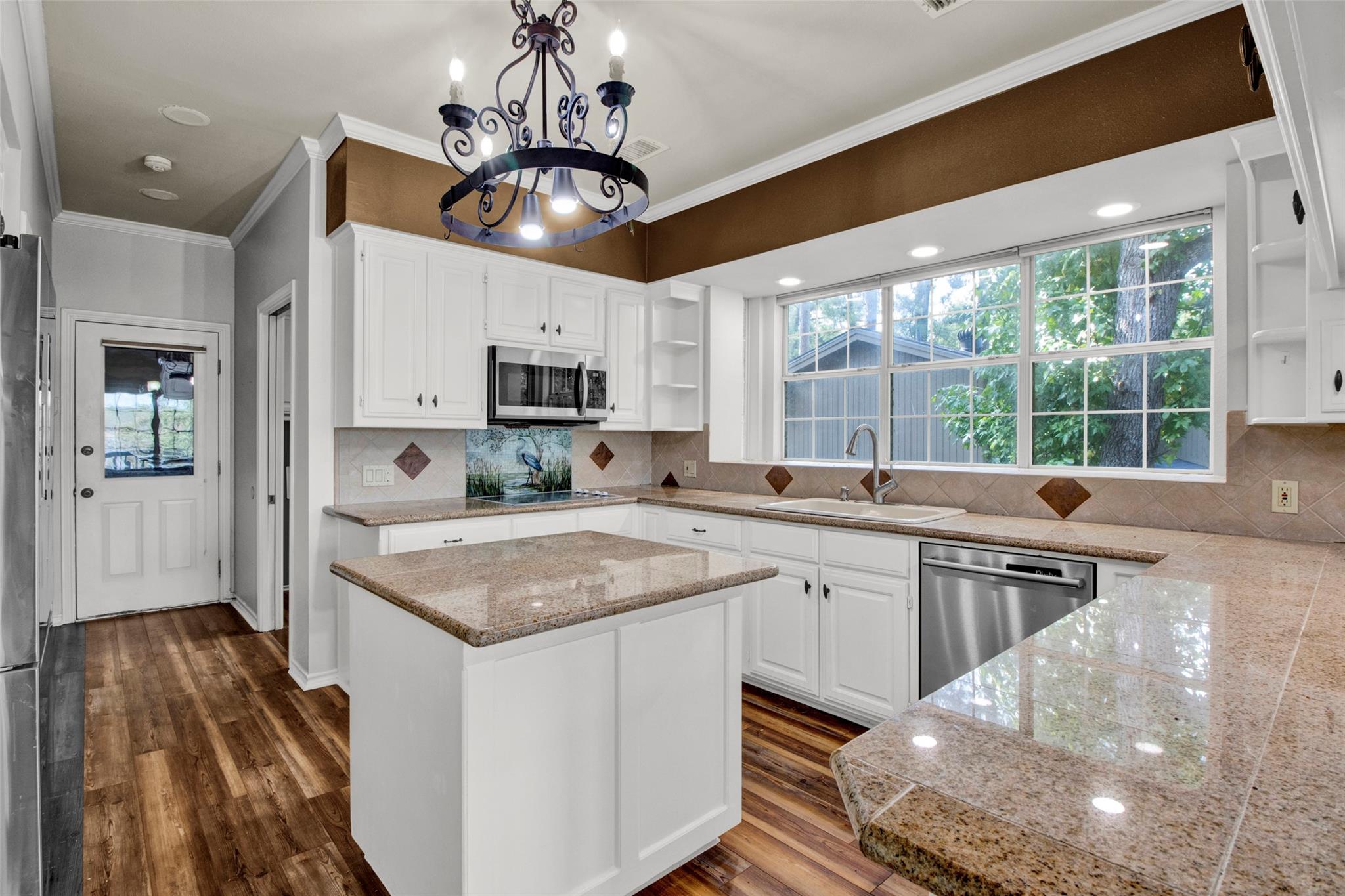 main property photo 10