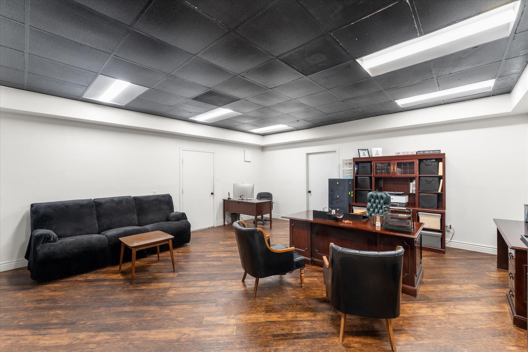 main property photo 28