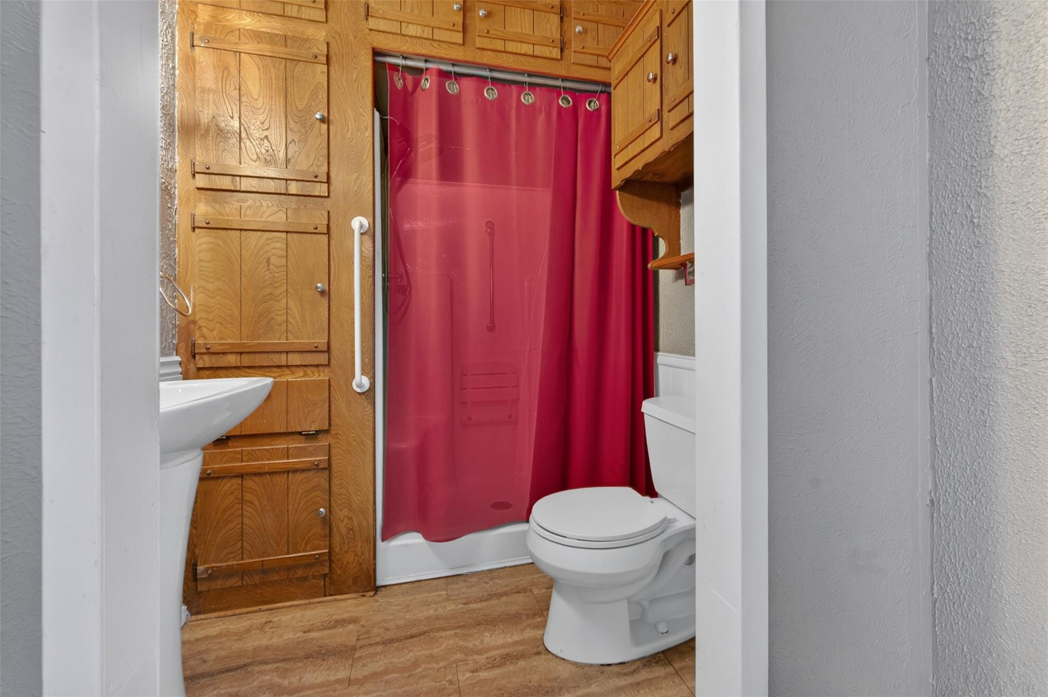 main property photo 30