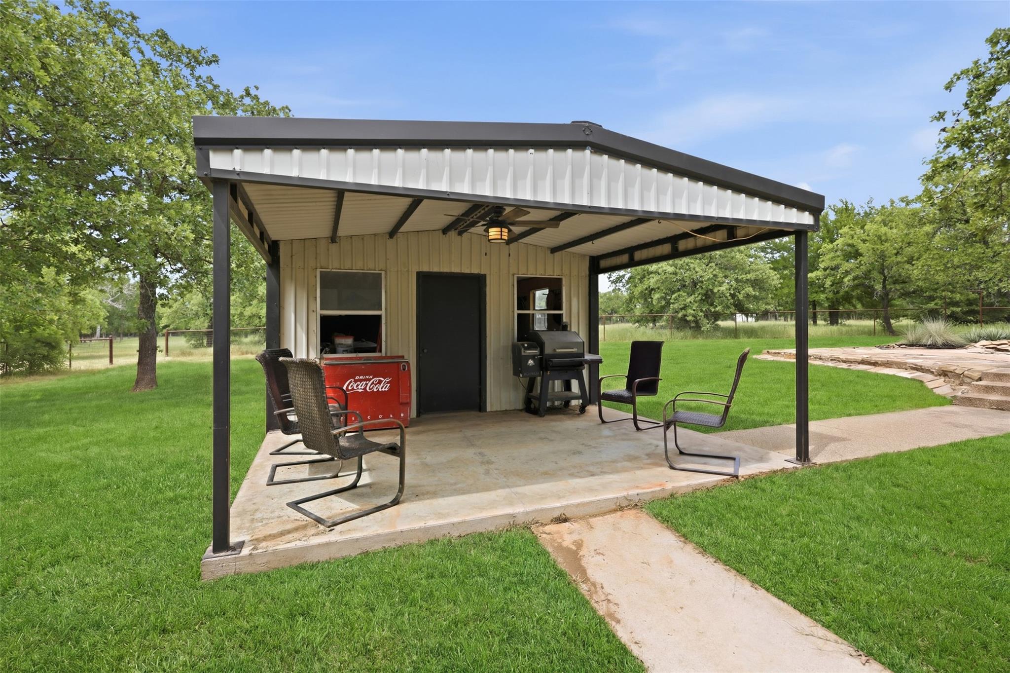 main property photo 25