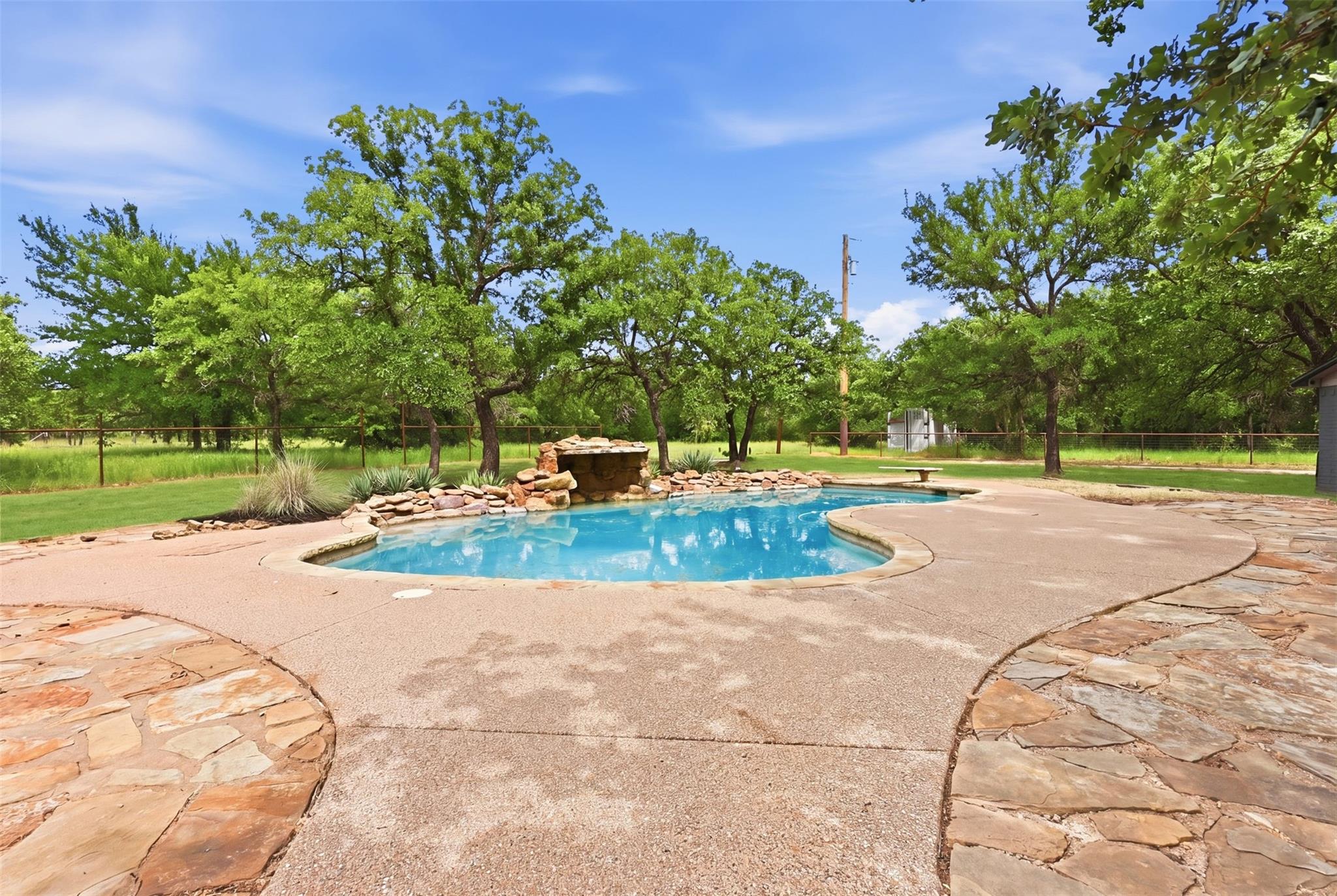 main property photo 26