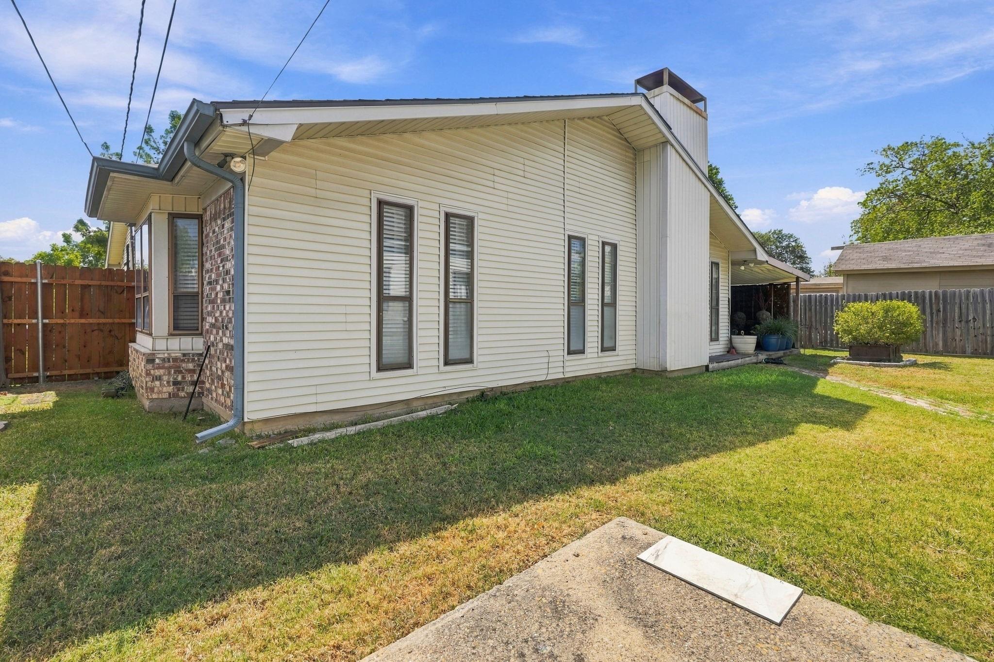 main property photo 28