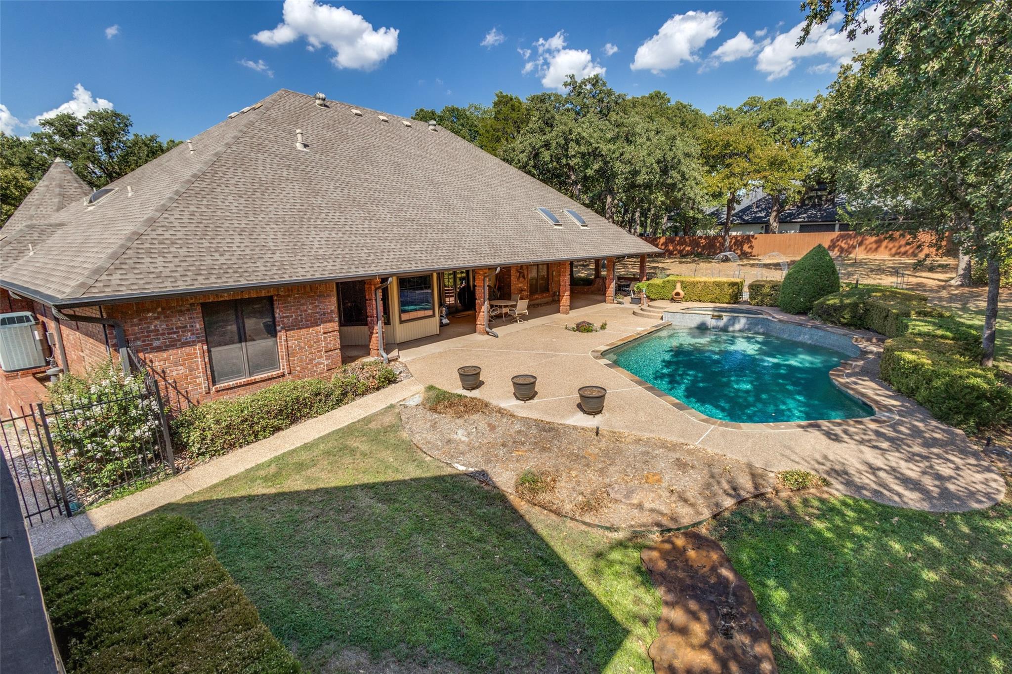 main property photo 32
