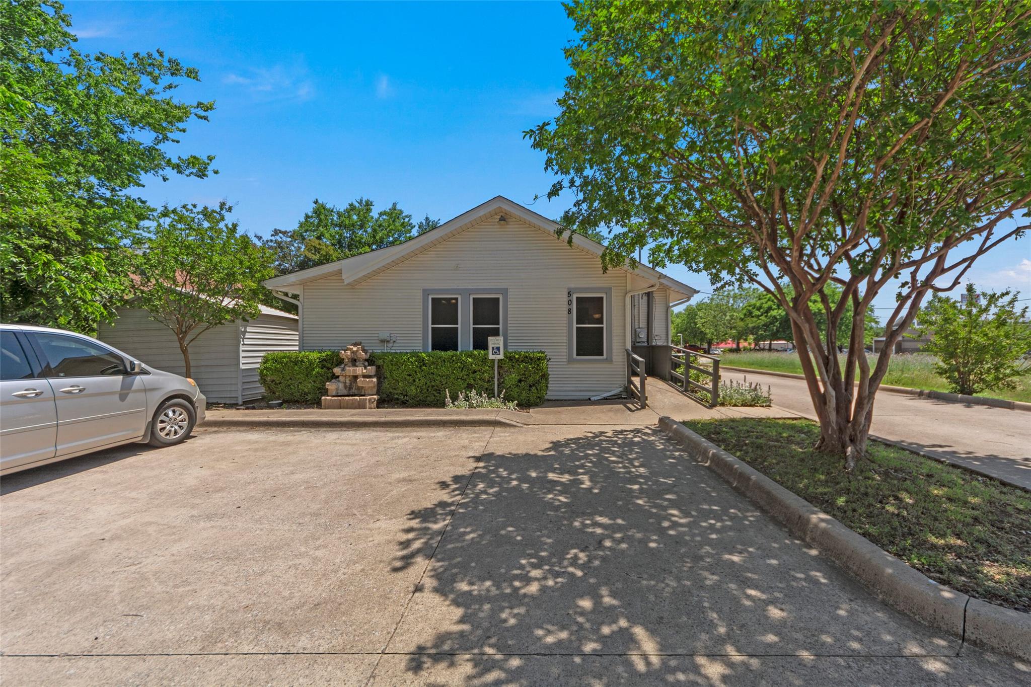 main property photo 5
