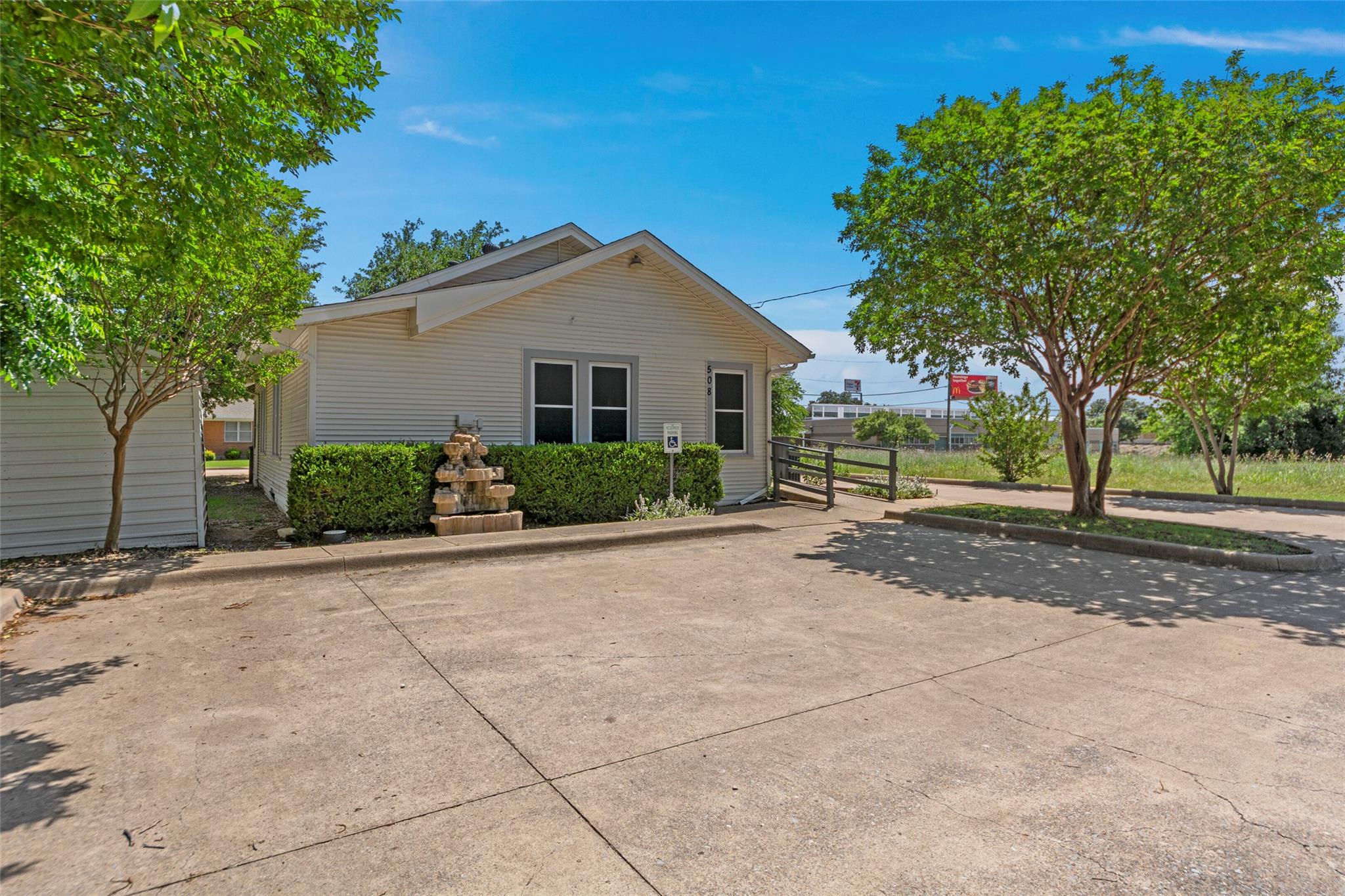 main property photo 9