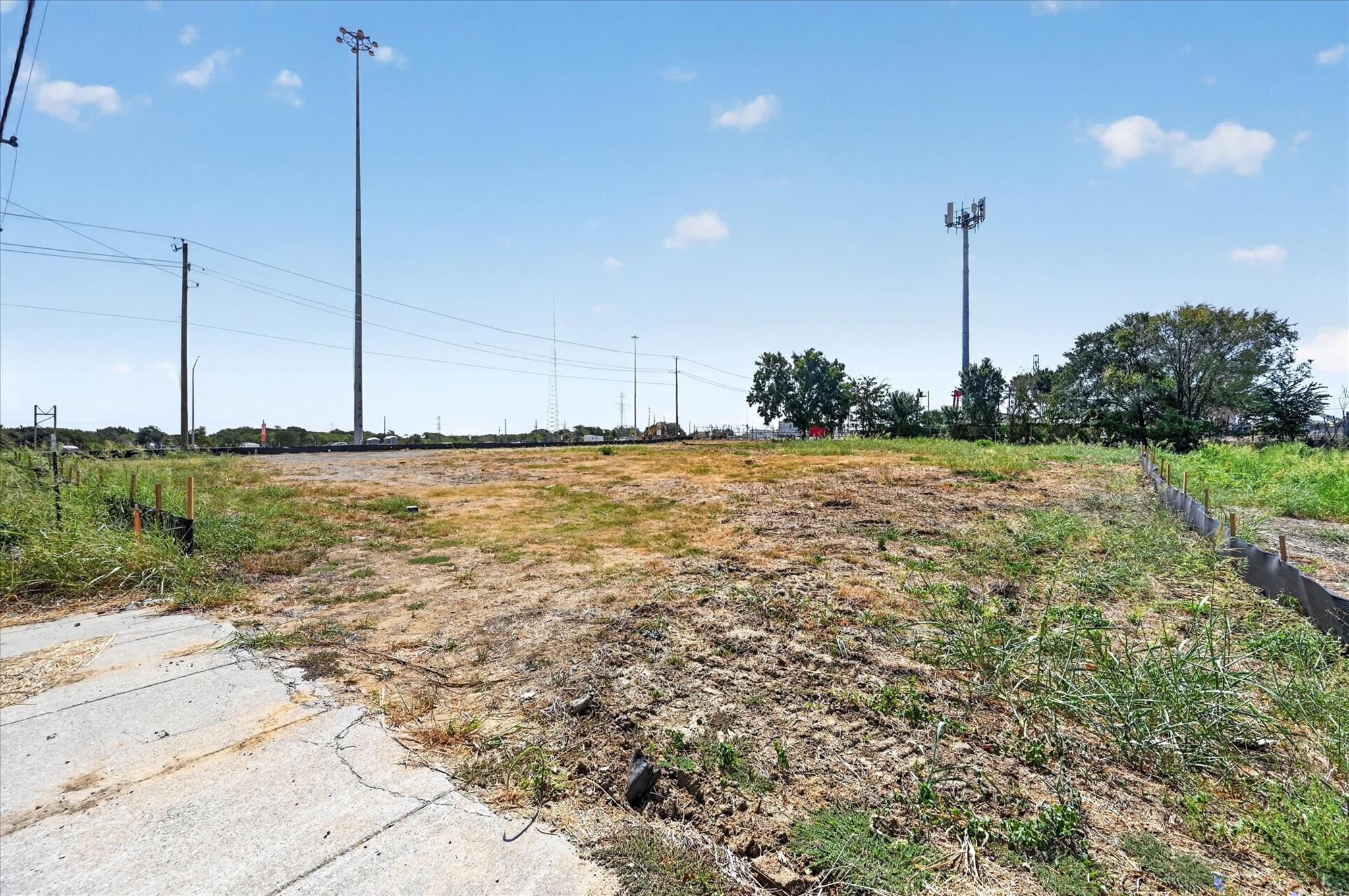 main property photo 13