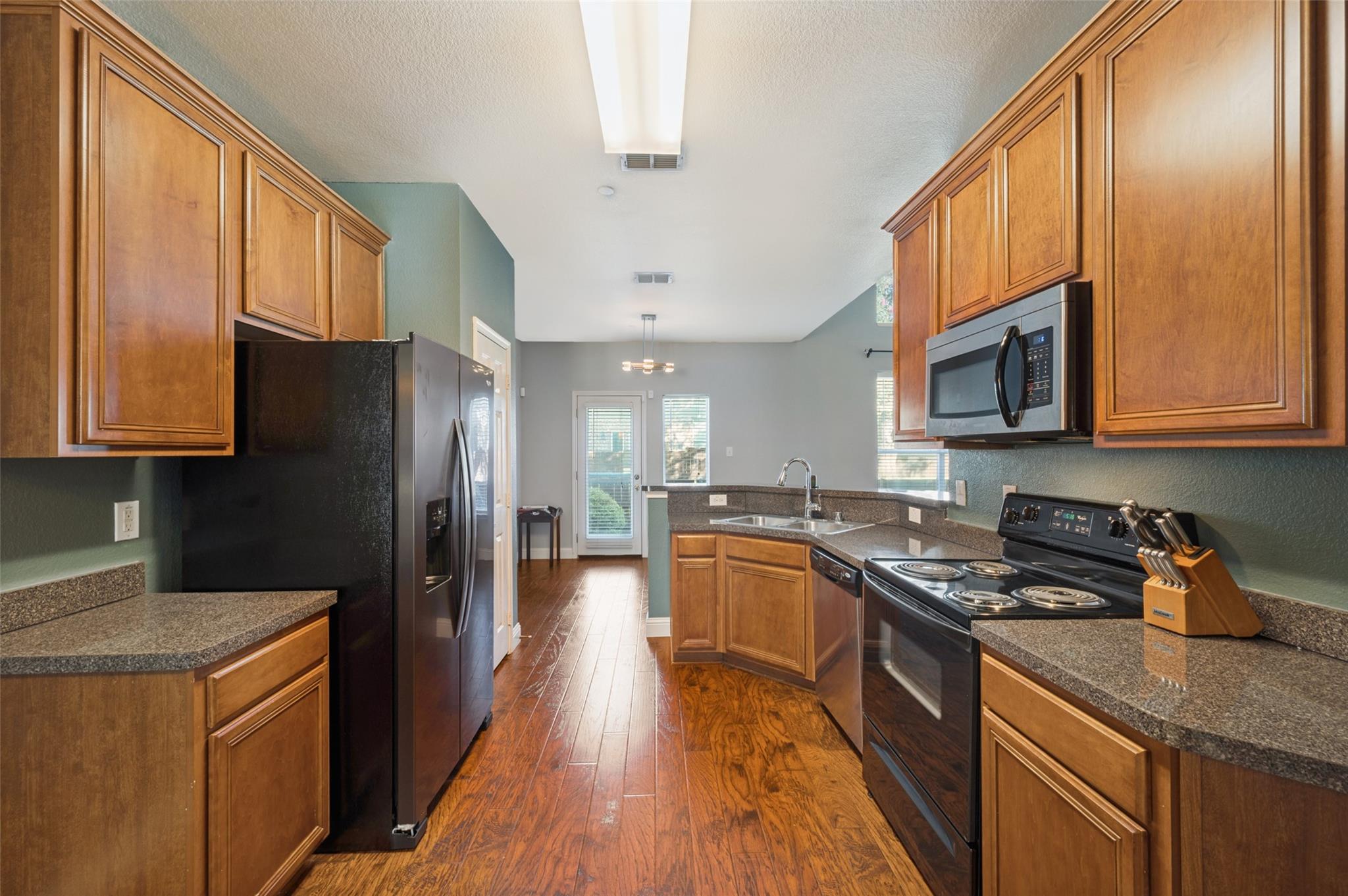 main property photo 9