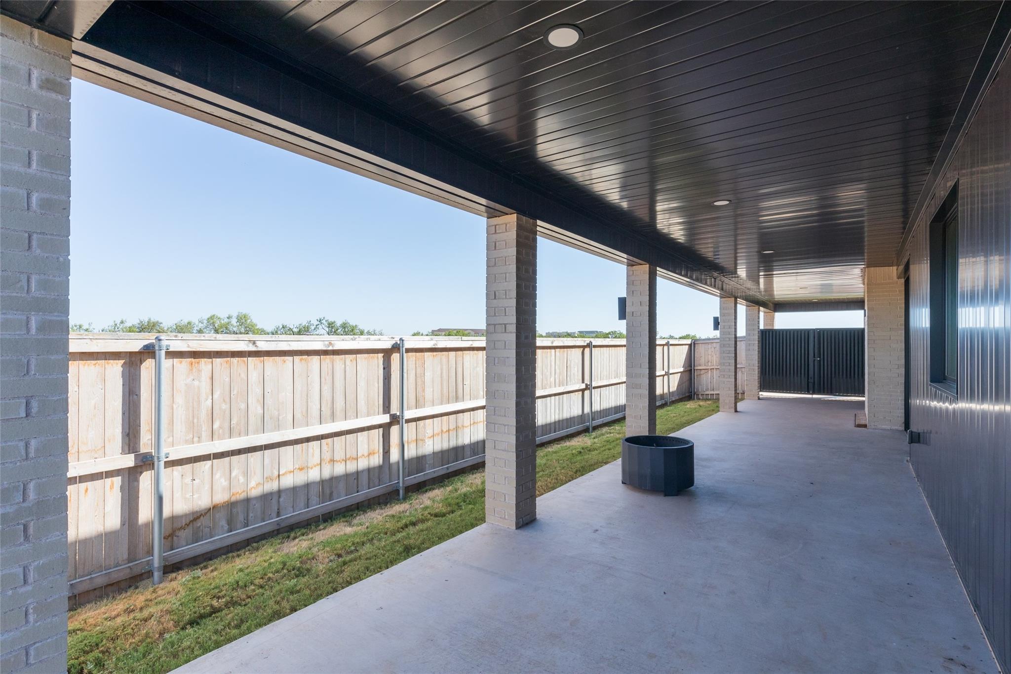 main property photo 26