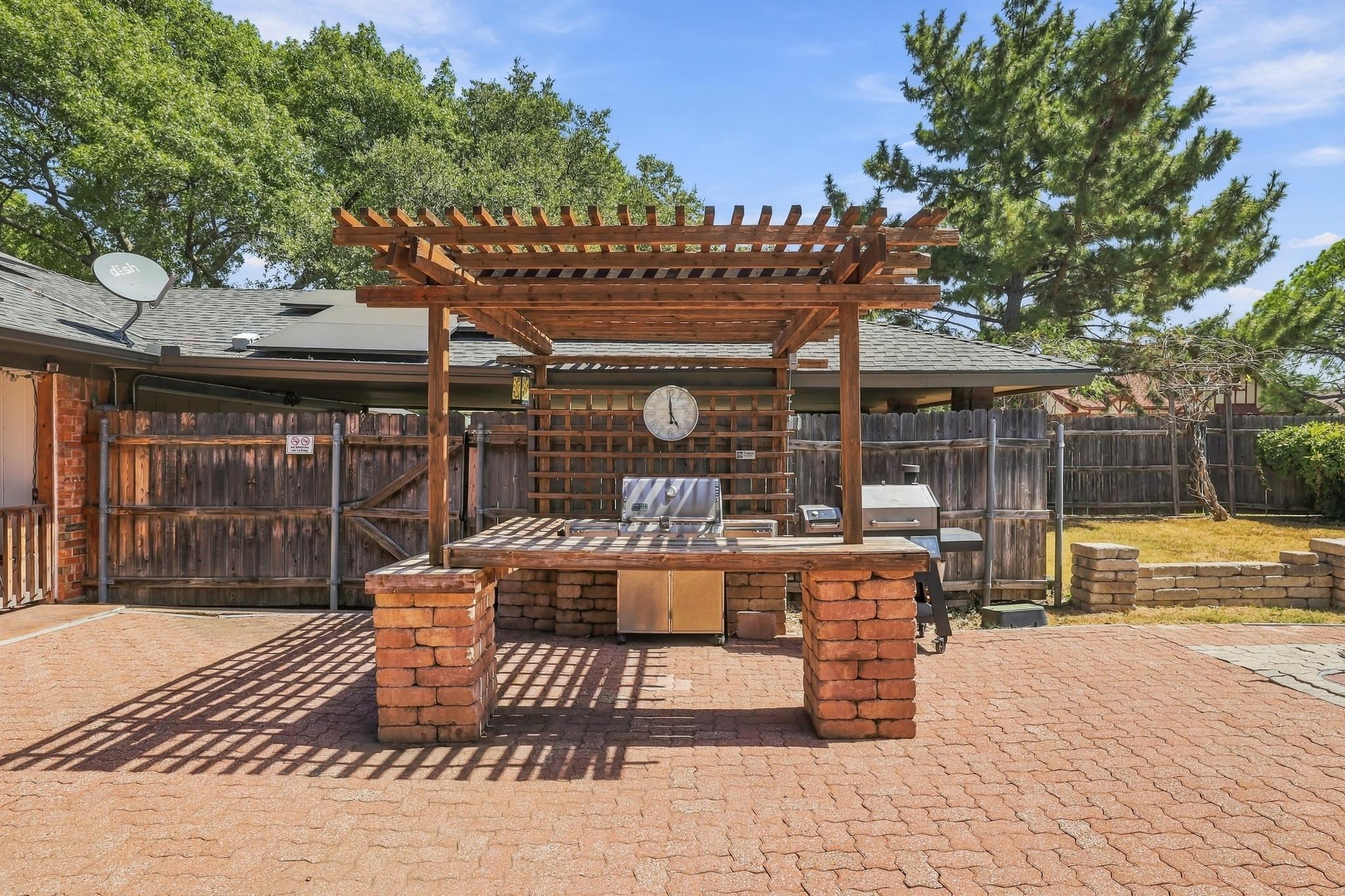 main property photo 28