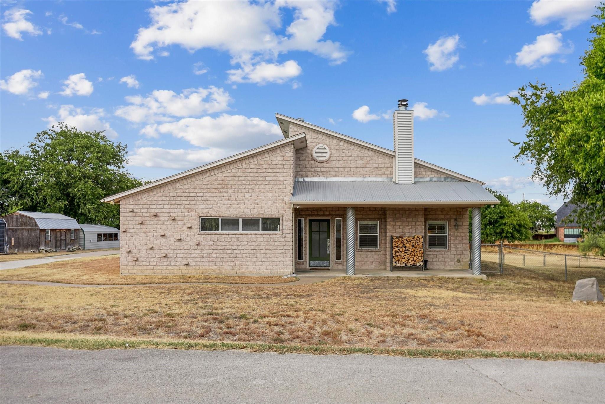 main property photo 3