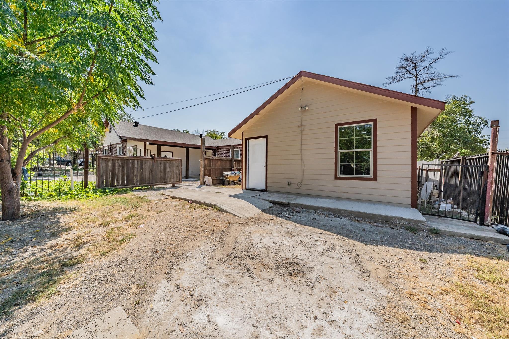 main property photo 20