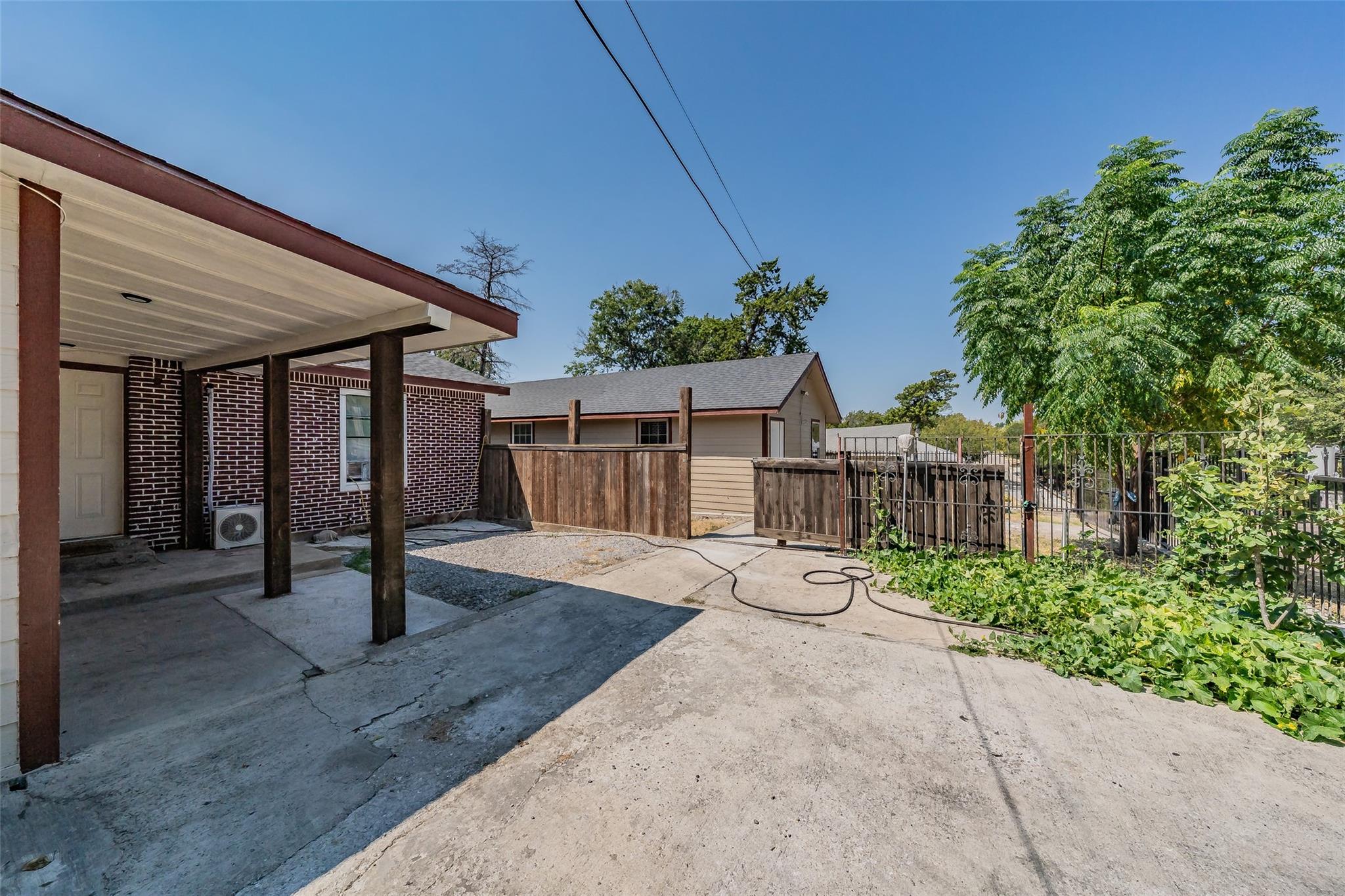 main property photo 24