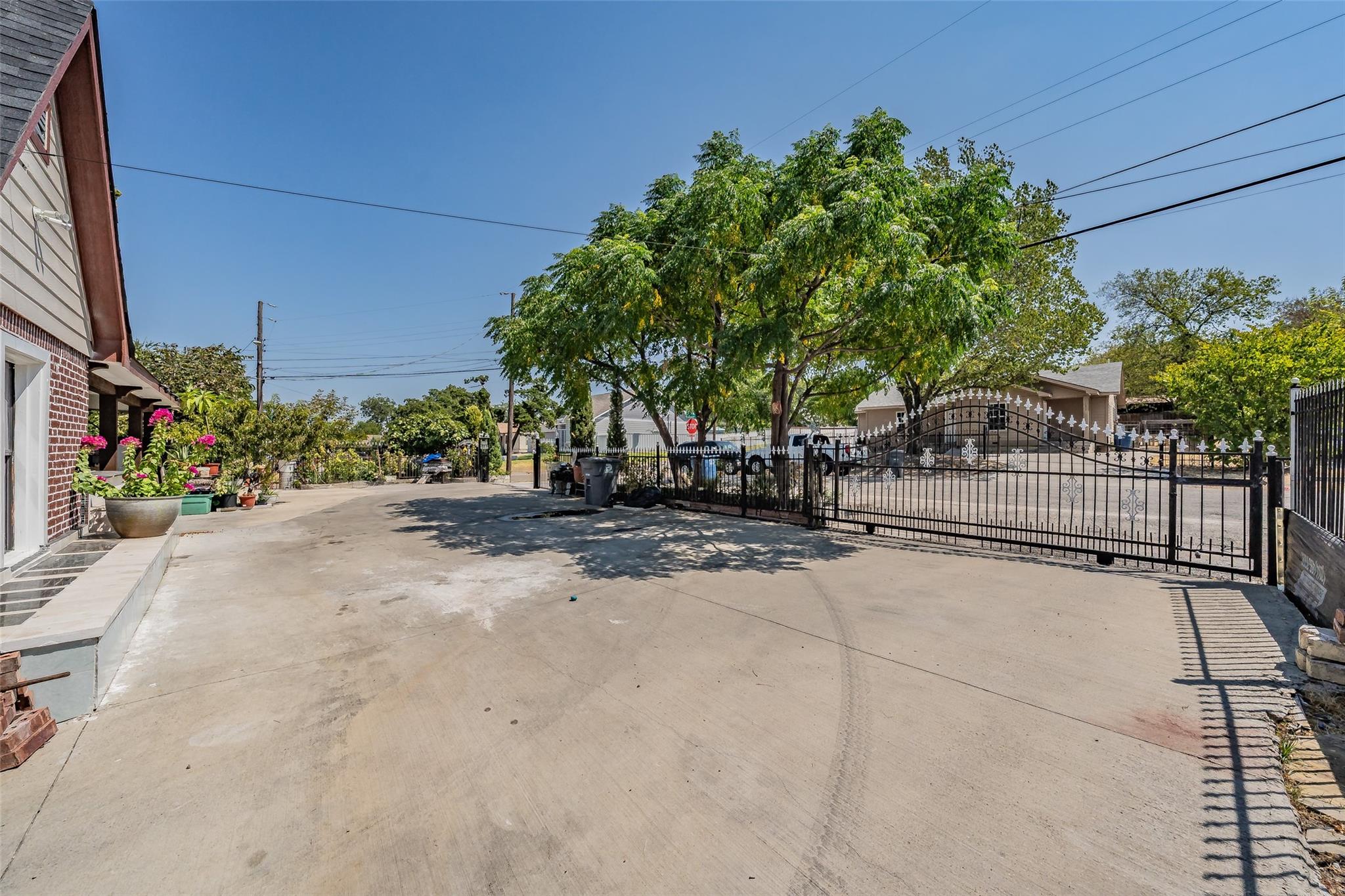 main property photo 29