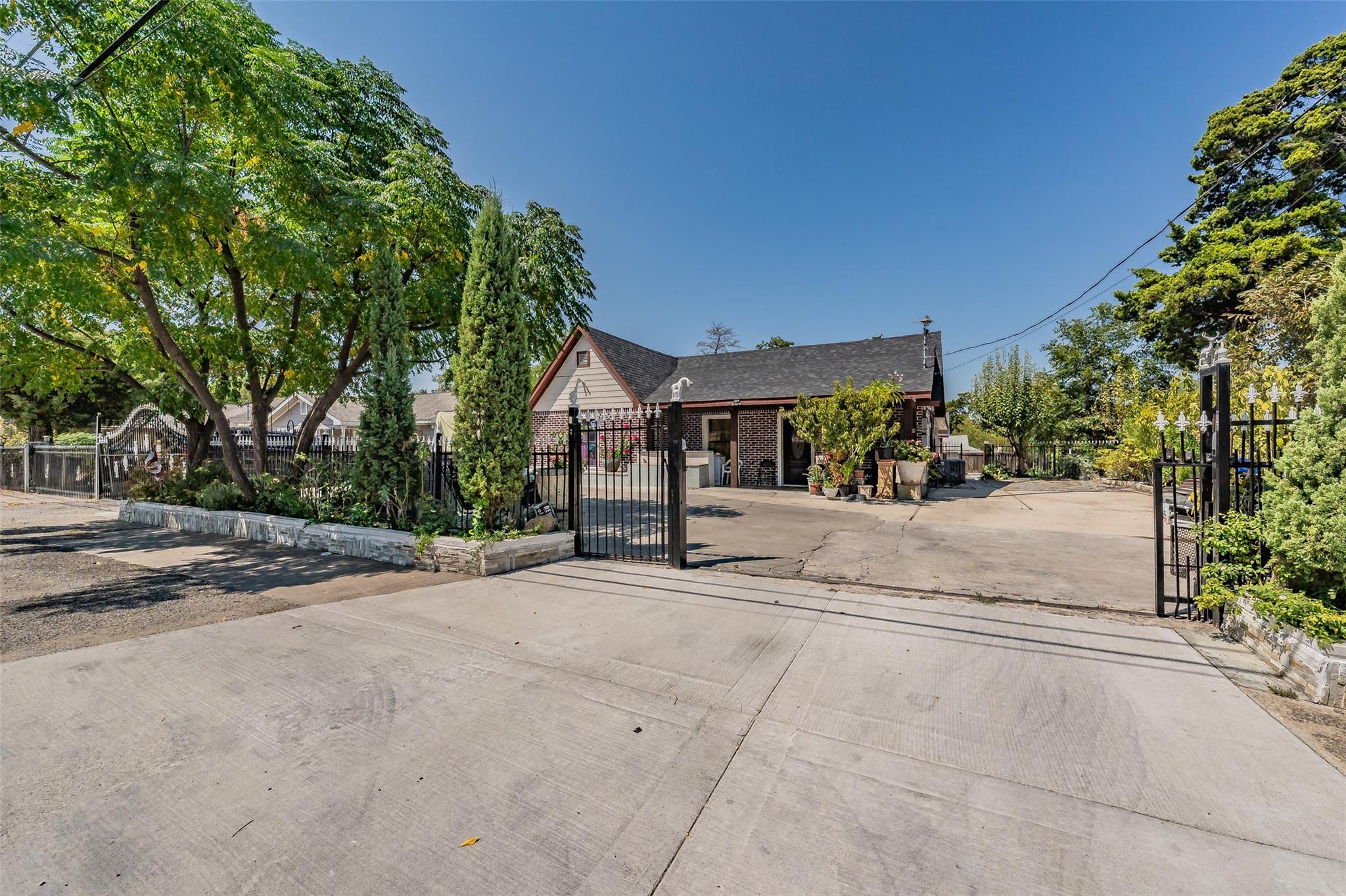 main property photo 30