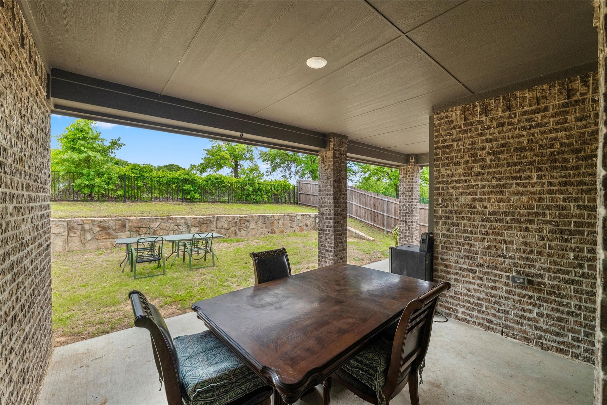 main property photo 31