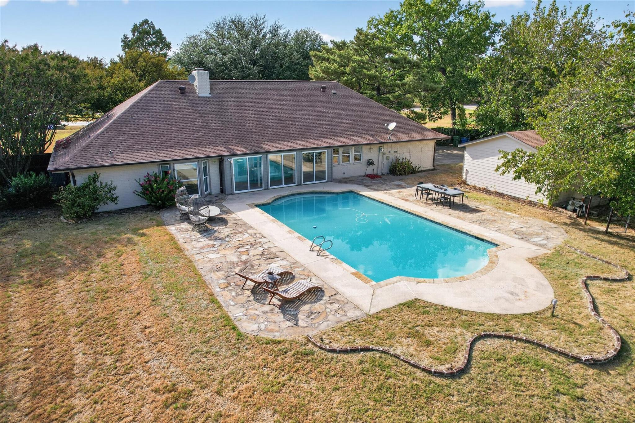 main property photo 32
