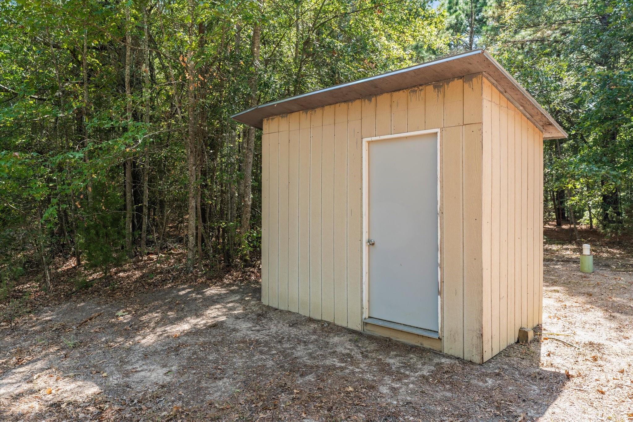 main property photo 28