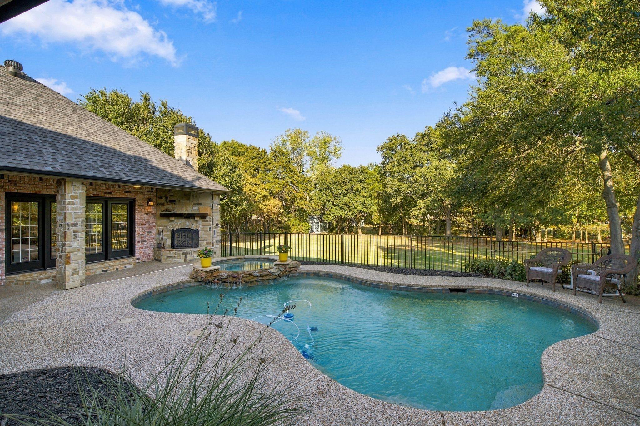 main property photo 33