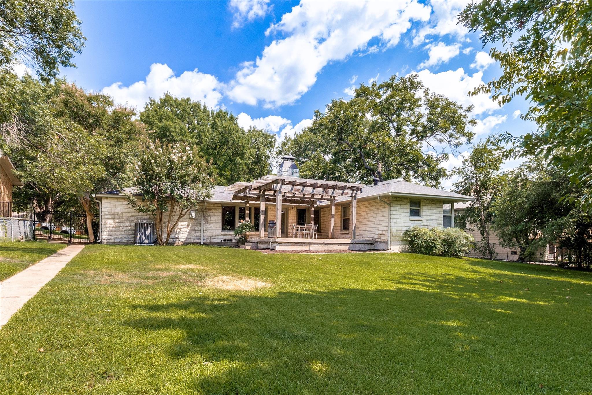 main property photo 23